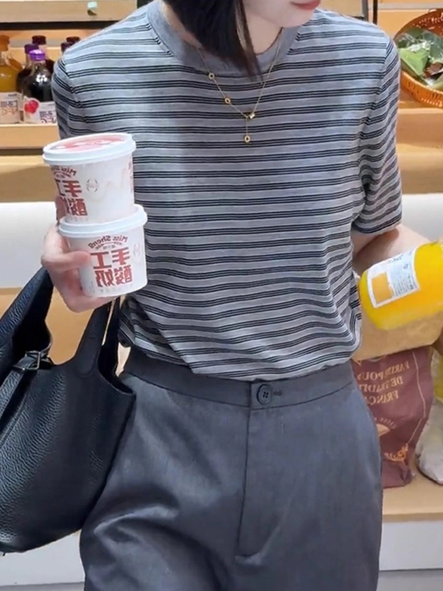 Chic Striped round Ne Comfortable ort Sve T-irt Korean Sle Base irt Sli Summer Faion Basic Crew Ne Top
Chic Striped round Ne Comfortable ort Sve T-irt Korean Sle Base irt Sli Summer Faion Basic Crew Ne Top