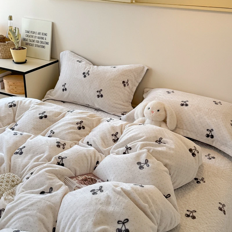 LTT autumn and winter bed cover milk fleece four-piece set simple fleece thickened four-piece set
LTT autumn and winter bed cover milk fleece four-piece set simple fleece thickened four-piece set