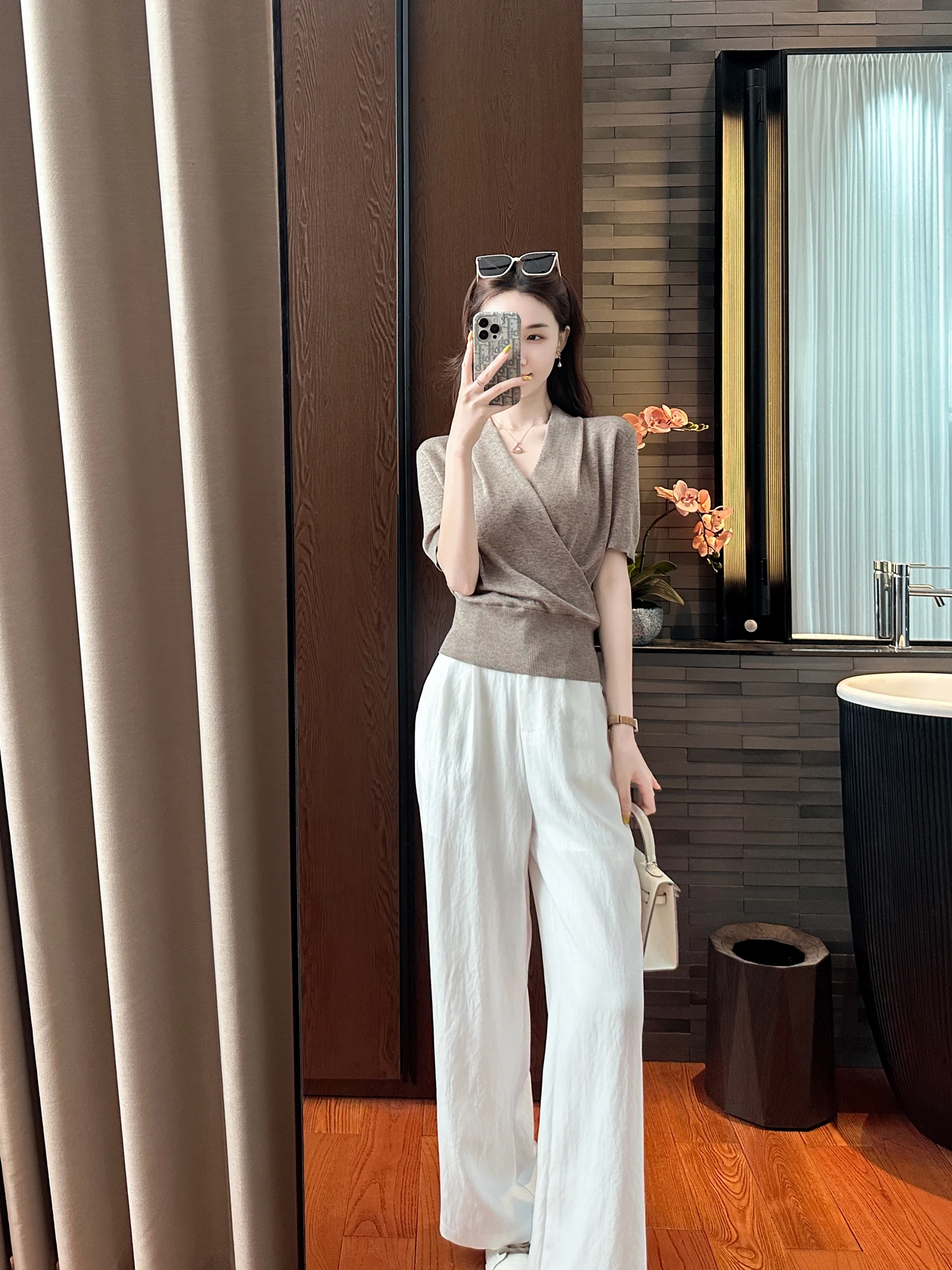 You See Lazy Person's Cool Feeling Wide Leg Pants High Waist Casual White Comfortable Women's Fashion Spring Season Straight Cut
You See Lazy Person's Cool Feeling Wide Leg Pants High Waist Casual White Comfortable Women's Fashion Spring Season Straight Cut