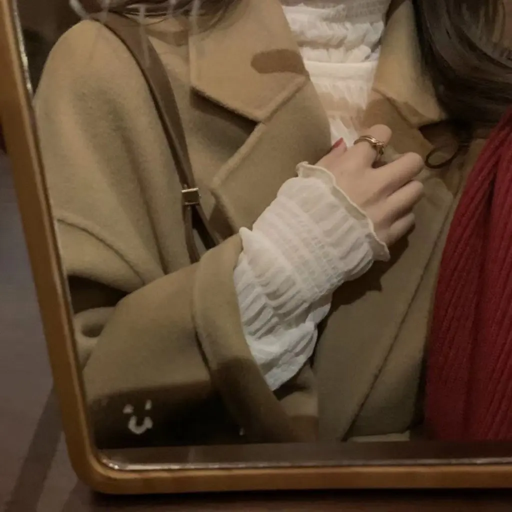 Fleece-Lined French Top with Warm Base Half-High Collar Doll Collar Ear Edge Perspective Lace Women's Shirt
Fleece-Lined French Top with Warm Base Half-High Collar Doll Collar Ear Edge Perspective Lace Women's Shirt