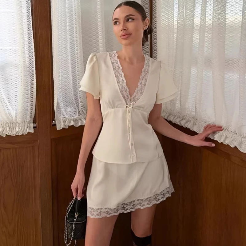 TARUXY Sexy Lace Paneled Skirt Set Women's Commuting Stylish Waist Cinching Short Sleeve Top Short Skirt 2-Piece Set Summer New
TARUXY Sexy Lace Paneled Skirt Set Women's Commuting Stylish Waist Cinching Short Sleeve Top Short Skirt 2-Piece Set Summer New