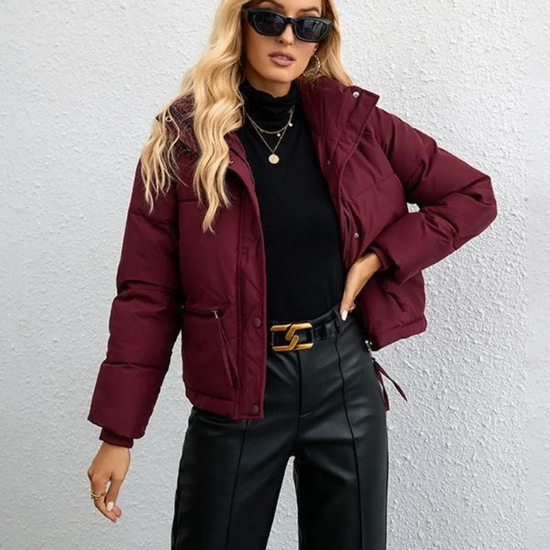 2023 New Women Short Winter Parkas Coat Korean Loose Standing Collar Cotton Padded Jacket Female Loose Zip Bread Coat Basic Coat
2023 New Women Short Winter Parkas Coat Korean Loose Standing Collar Cotton Padded Jacket Female Loose Zip Bread Coat Basic Coat