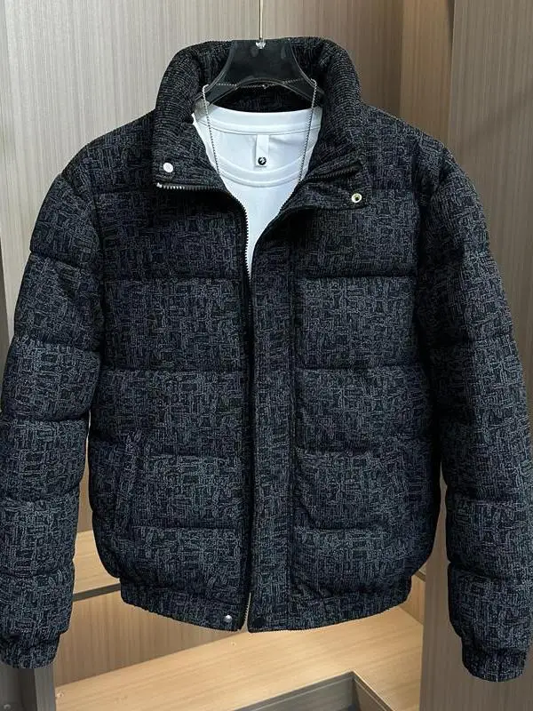 Новая мужская зимняя куртка 2026 года из вельвета и хлопка с воротником-стойкой, повседневная, теплая, удлиненная, молодежная, модная
Новая мужская зимняя куртка 2026 года из вельвета и хлопка с воротником-стойкой, повседневная, теплая, удлиненная, молодежная, модная