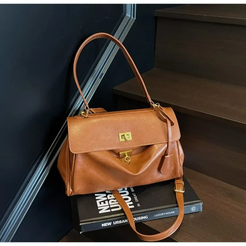 Luxury Brand Designer Diaper Bag Elegant Minimalist Leather Tote For Women Large Capacity Stylish Crossbody Shoulder Bag
Luxury Brand Designer Diaper Bag Elegant Minimalist Leather Tote For Women Large Capacity Stylish Crossbody Shoulder Bag