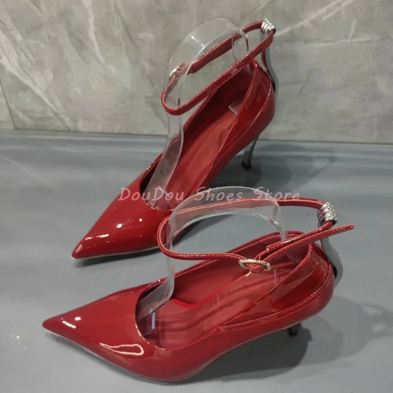 Sliver Patent Leather Metal Heel Ankle Strap Pumps Women Solid Pointed Toe Strange Style High Heels Sexy Elegant Party Shoes New
Sliver Patent Leather Metal Heel Ankle Strap Pumps Women Solid Pointed Toe Strange Style High Heels Sexy Elegant Party Shoes New