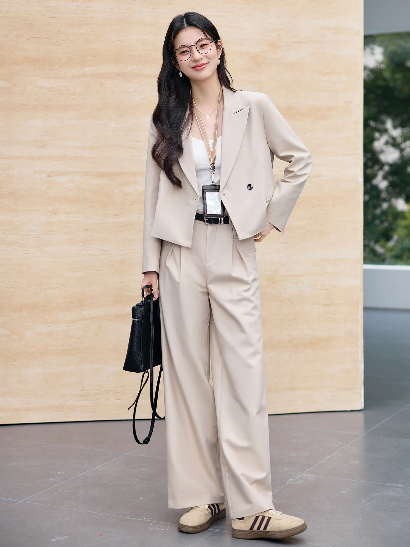 Модный деловой костюм для женщин, профессиональная одежда для собеседований, персиковый цвет, износостойкий полиэстер, костюм с длинными рукавами.
Модный деловой костюм для женщин, профессиональная одежда для собеседований, персиковый цвет, износостойкий полиэстер, костюм с длинными рукавами.