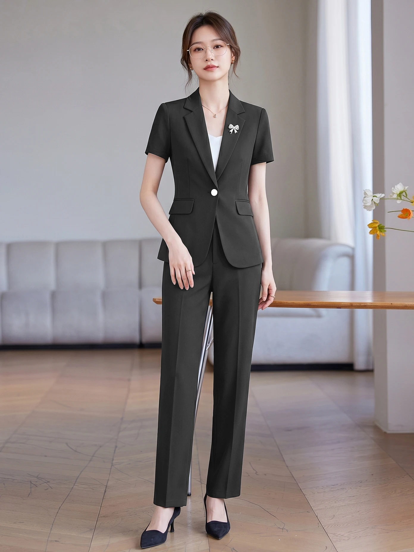 Black Short Sleeve Suit Jacket Women's Summer Thin New Hotel Front Desk Work Uniform Commute Professional Set Polyester Fabric
Black Short Sleeve Suit Jacket Women's Summer Thin New Hotel Front Desk Work Uniform Commute Professional Set Polyester Fabric