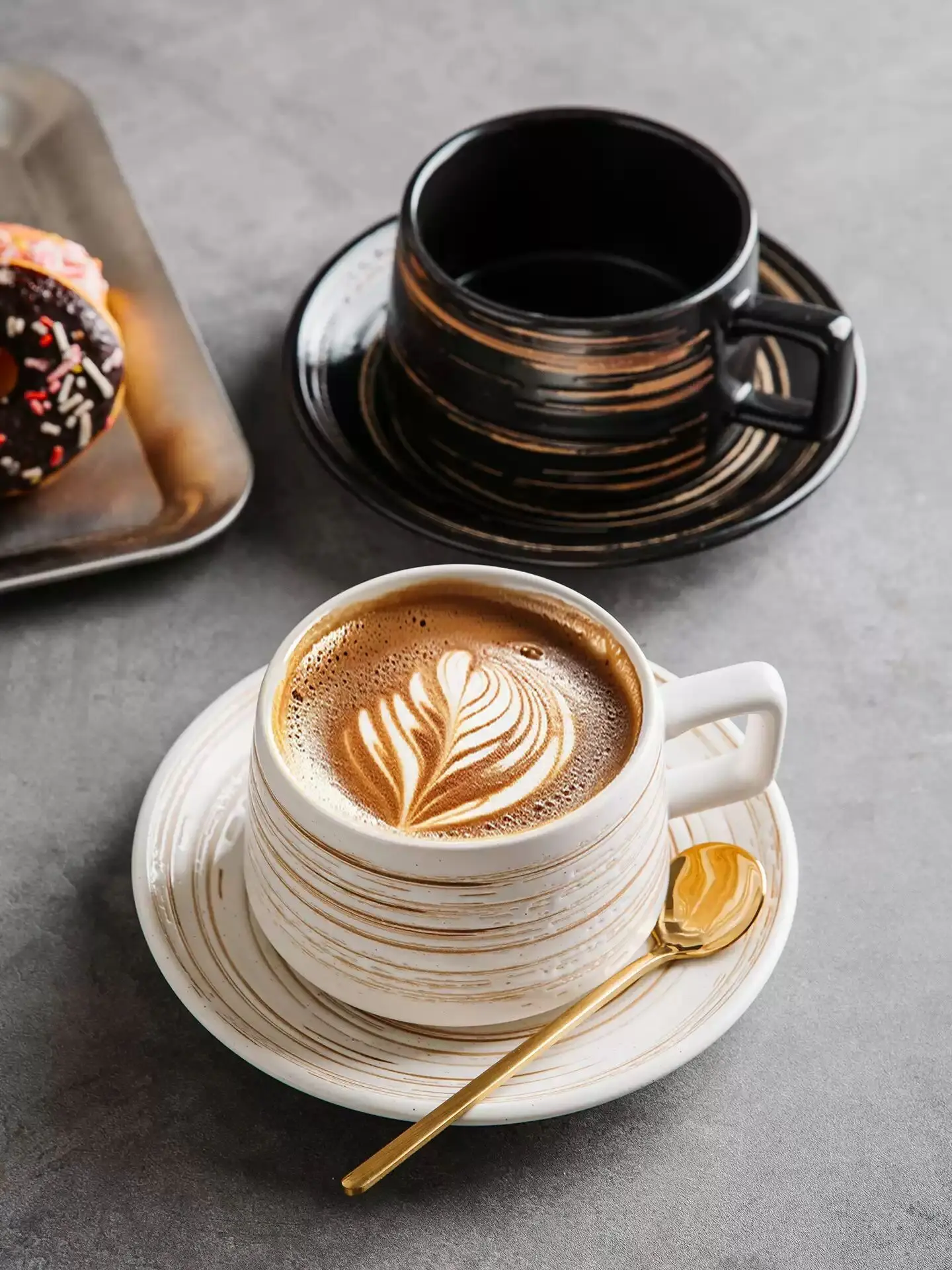 300ml Ceramic Coffee Cup and Saucer Set with Gold Spoon Modern Striped Design for Latte Cappuccino Home Office Gift
300ml Ceramic Coffee Cup and Saucer Set with Gold Spoon Modern Striped Design for Latte Cappuccino Home Office Gift