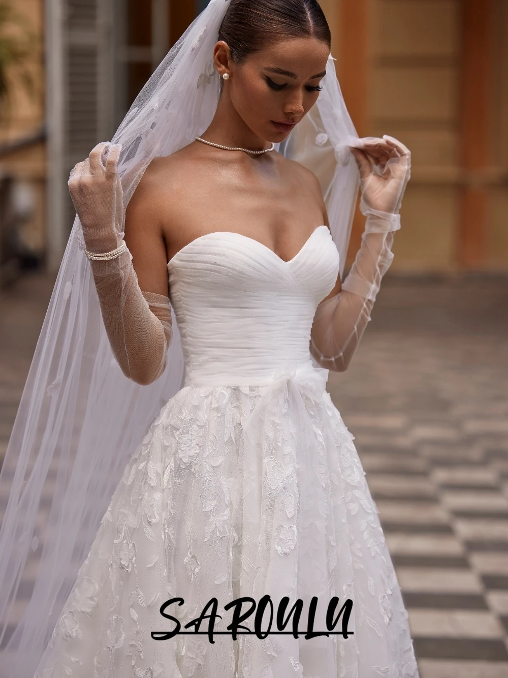 SAROULU Romantic Sweetheart Neck Wedding Dress Tulle Sheer Appliques Graceful Bridal Gown Customized For Brides Lace Up Back
SAROULU Romantic Sweetheart Neck Wedding Dress Tulle Sheer Appliques Graceful Bridal Gown Customized For Brides Lace Up Back
