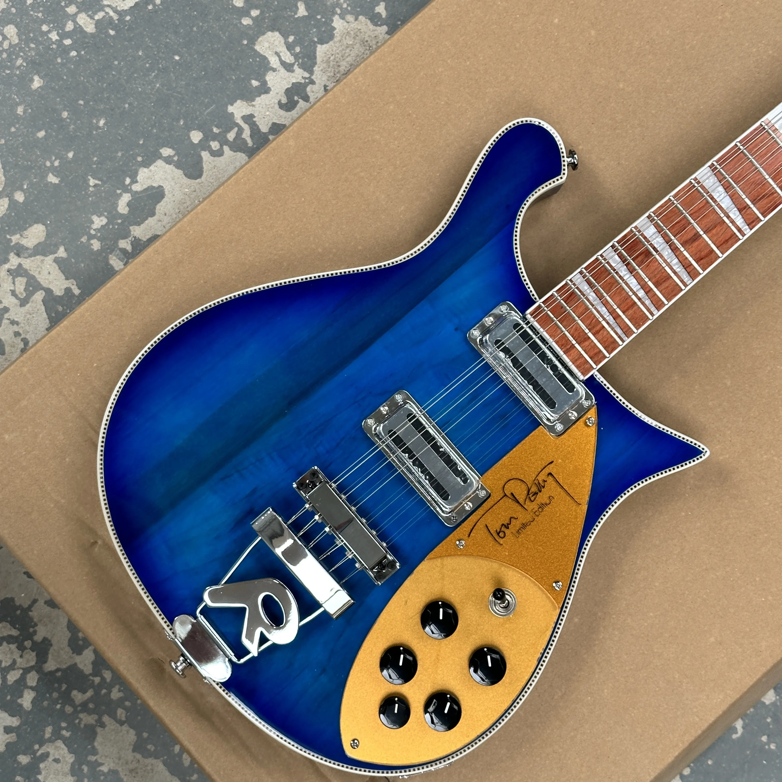 12-string vintage electric guitar with yellow pickguard, R-type vibrato guitars, suitable for various playing styles guitarra
12-string vintage electric guitar with yellow pickguard, R-type vibrato guitars, suitable for various playing styles guitarra