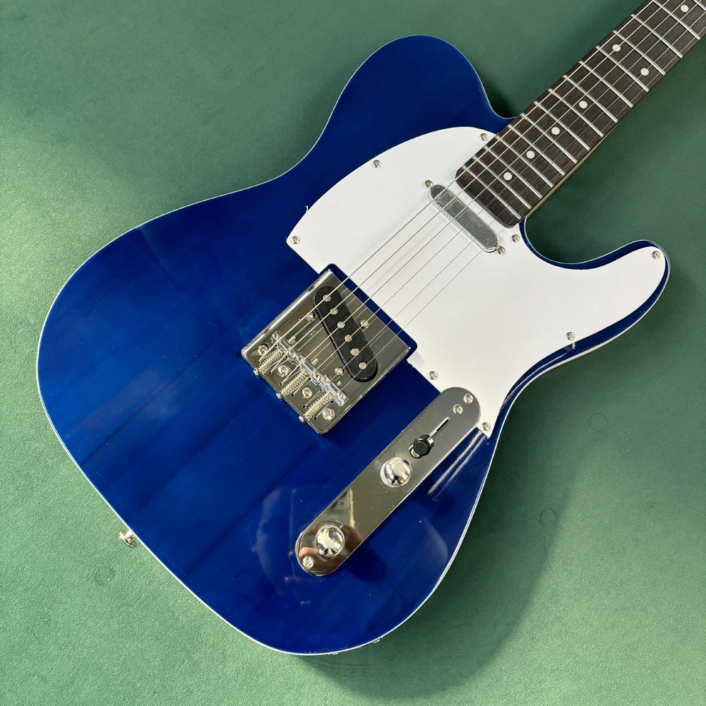 Sapphire blue 6-stringelectric guitar,single pickup rosewood fingerboard guitars,beginner electricfor stage performanceguitarra
Sapphire blue 6-stringelectric guitar,single pickup rosewood fingerboard guitars,beginner electricfor stage performanceguitarra