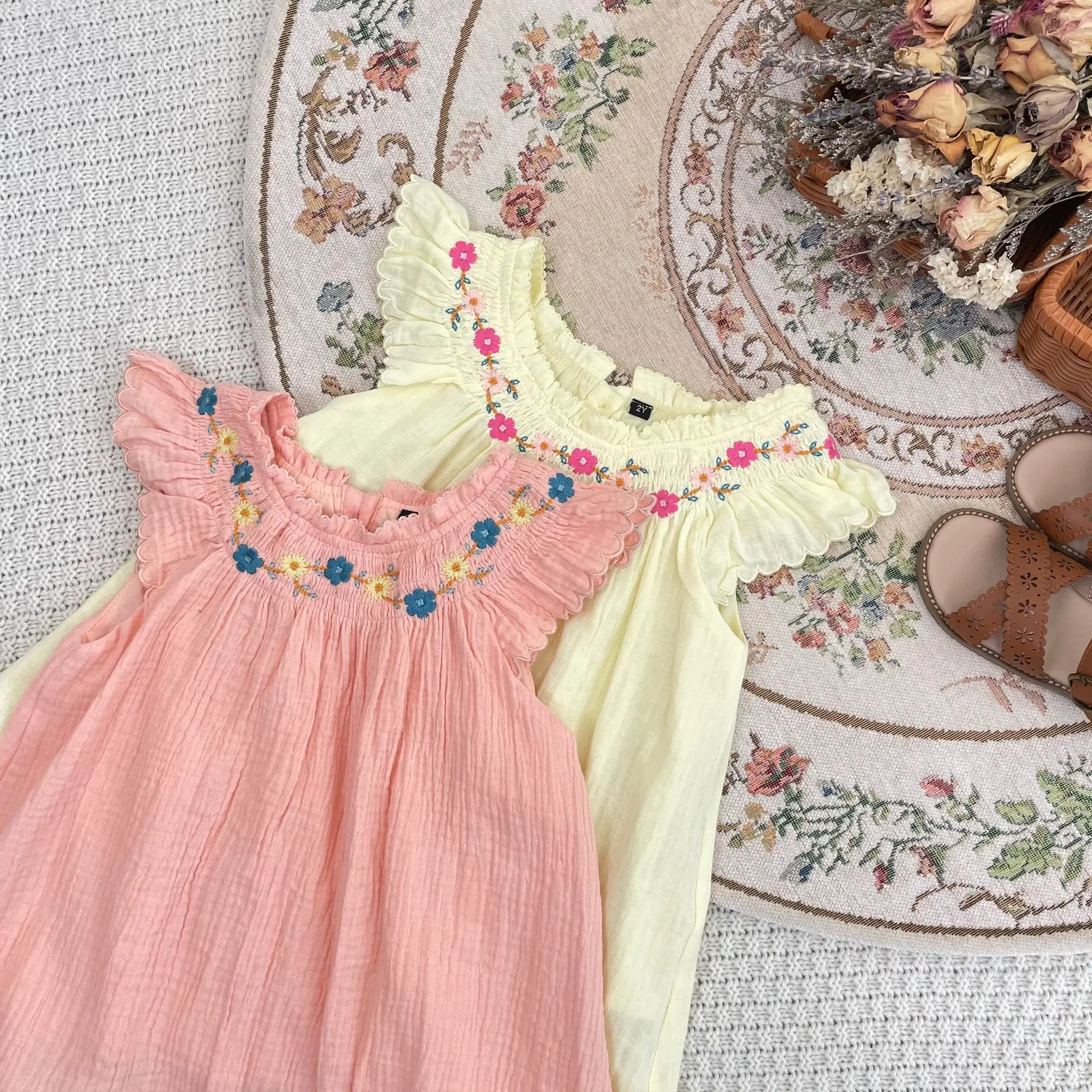 Children's Set Girl Baby Solid Cotton Flying Sleeve Embroidered Flower Dress 2023 New Summer
Children's Set Girl Baby Solid Cotton Flying Sleeve Embroidered Flower Dress 2023 New Summer