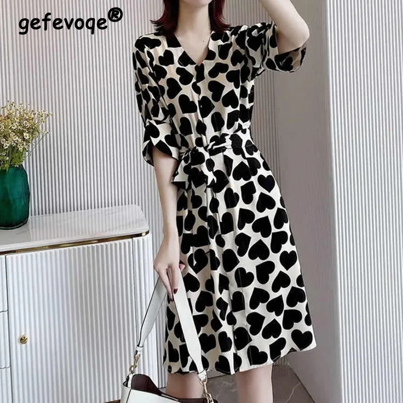 Elegant Fashion Love Heart Printing Belt Dresses Summer 2023 New Short Puff Sleeve V-Neck Slim Tunic Midi Dress Women's Clothing
Elegant Fashion Love Heart Printing Belt Dresses Summer 2023 New Short Puff Sleeve V-Neck Slim Tunic Midi Dress Women's Clothing