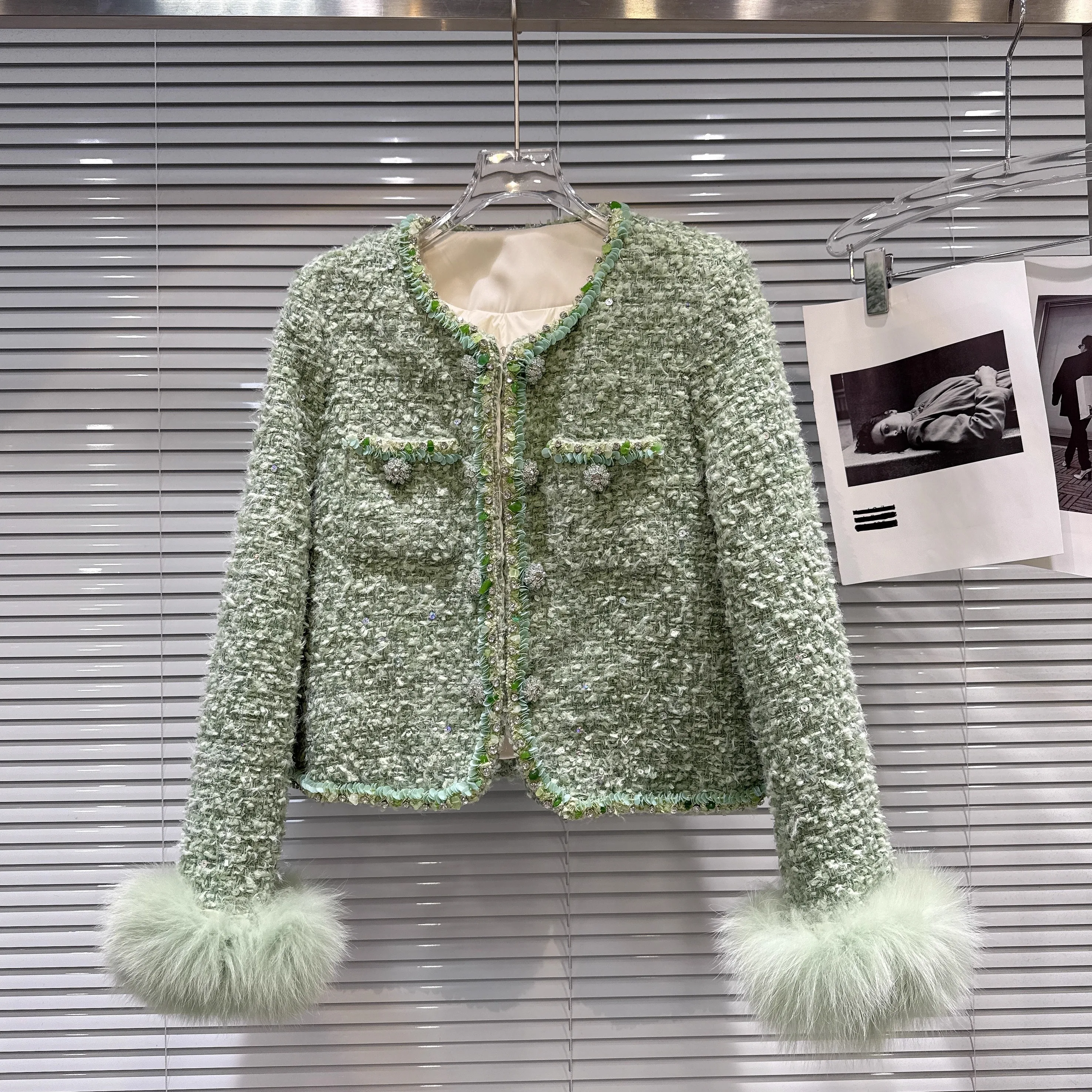 2025 Winter New Chic Style Fox Fur Cuff Tweed Down Lined Short Coat Top, Ladies High Waist Outwear Green Coats Jackets
2025 Winter New Chic Style Fox Fur Cuff Tweed Down Lined Short Coat Top, Ladies High Waist Outwear Green Coats Jackets