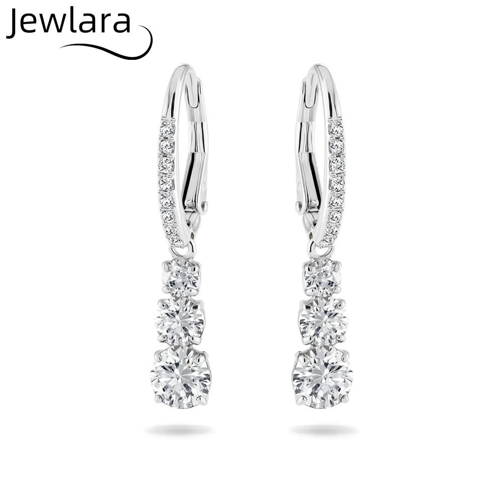 Jewlare Stilla Attract Trilogy Drop Pierced Earrings with White Crystals on a Rhodium Plated Setting with Hinged Closure
Jewlare Stilla Attract Trilogy Drop Pierced Earrings with White Crystals on a Rhodium Plated Setting with Hinged Closure