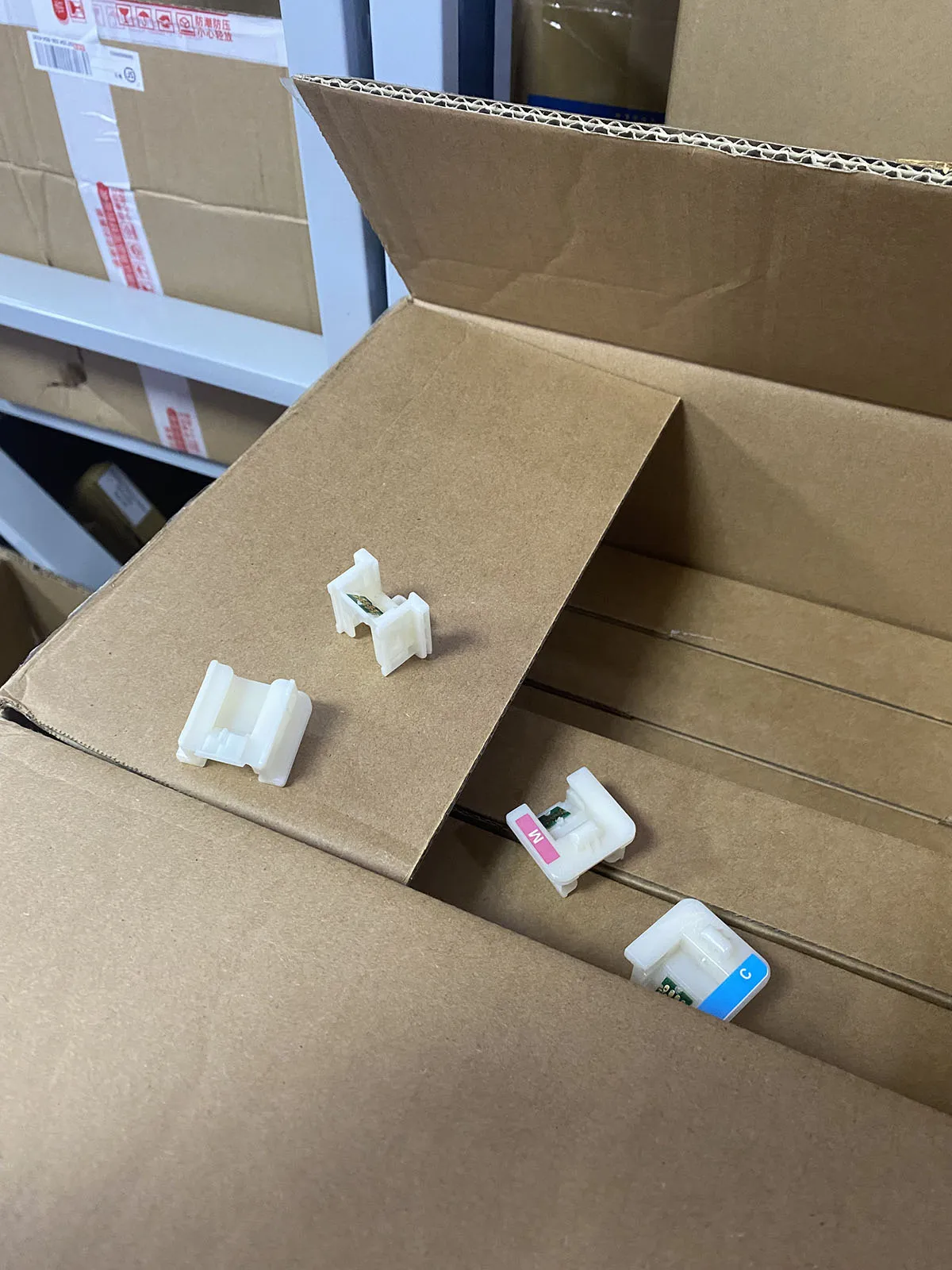 T741X-T7414 T7411 T741X Cartridge Chip Unit For Epson SureColor F6000 F6070 F6200 F6270 F7000 F7200 F7270 F9300 Ink Tank Chip
T741X-T7414 T7411 T741X Cartridge Chip Unit For Epson SureColor F6000 F6070 F6200 F6270 F7000 F7200 F7270 F9300 Ink Tank Chip