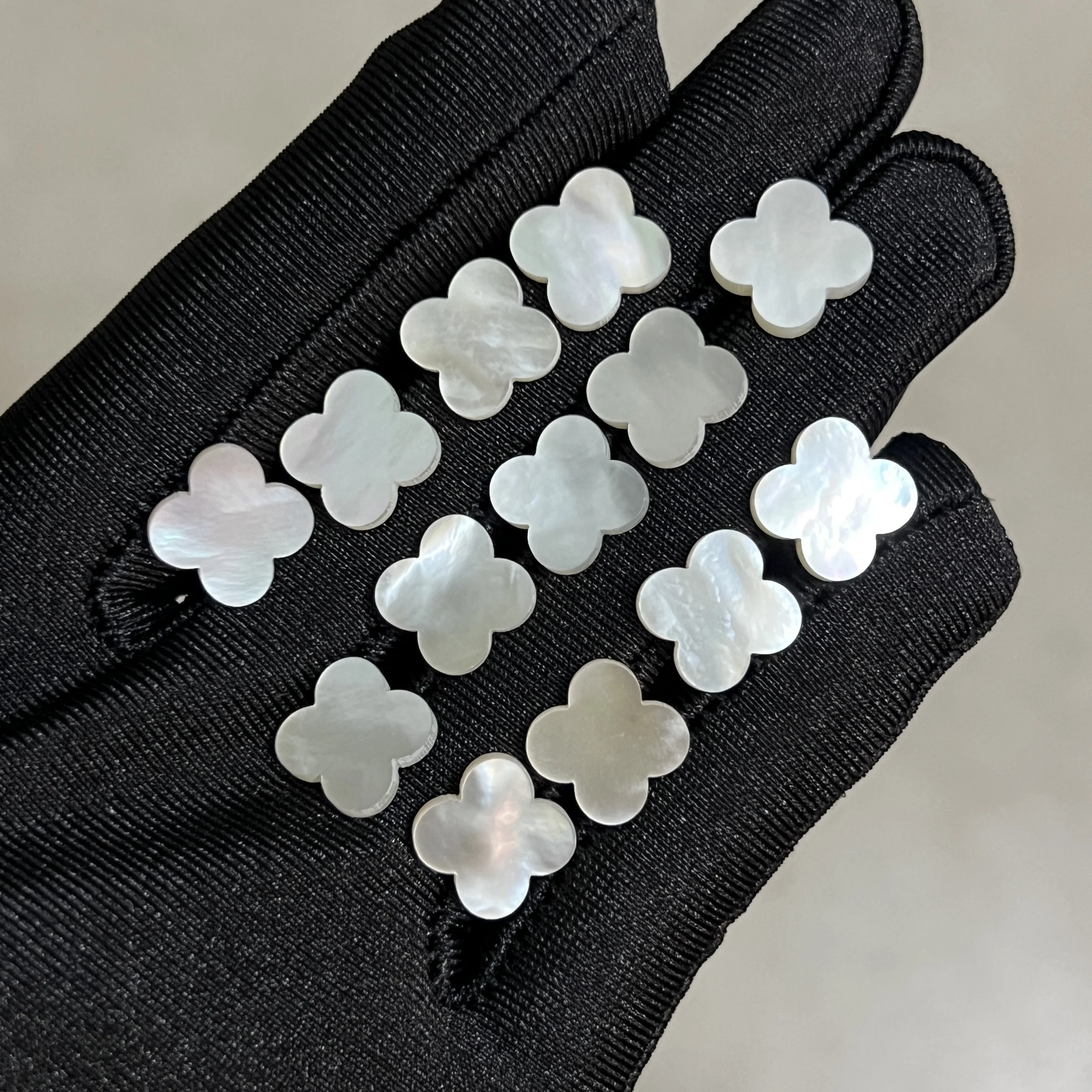 50PCS/Lot 8-14mm Mother Of Pearl Shell Four Leaf Clover Flower Stones For Jewelry DIY
50PCS/Lot 8-14mm Mother Of Pearl Shell Four Leaf Clover Flower Stones For Jewelry DIY