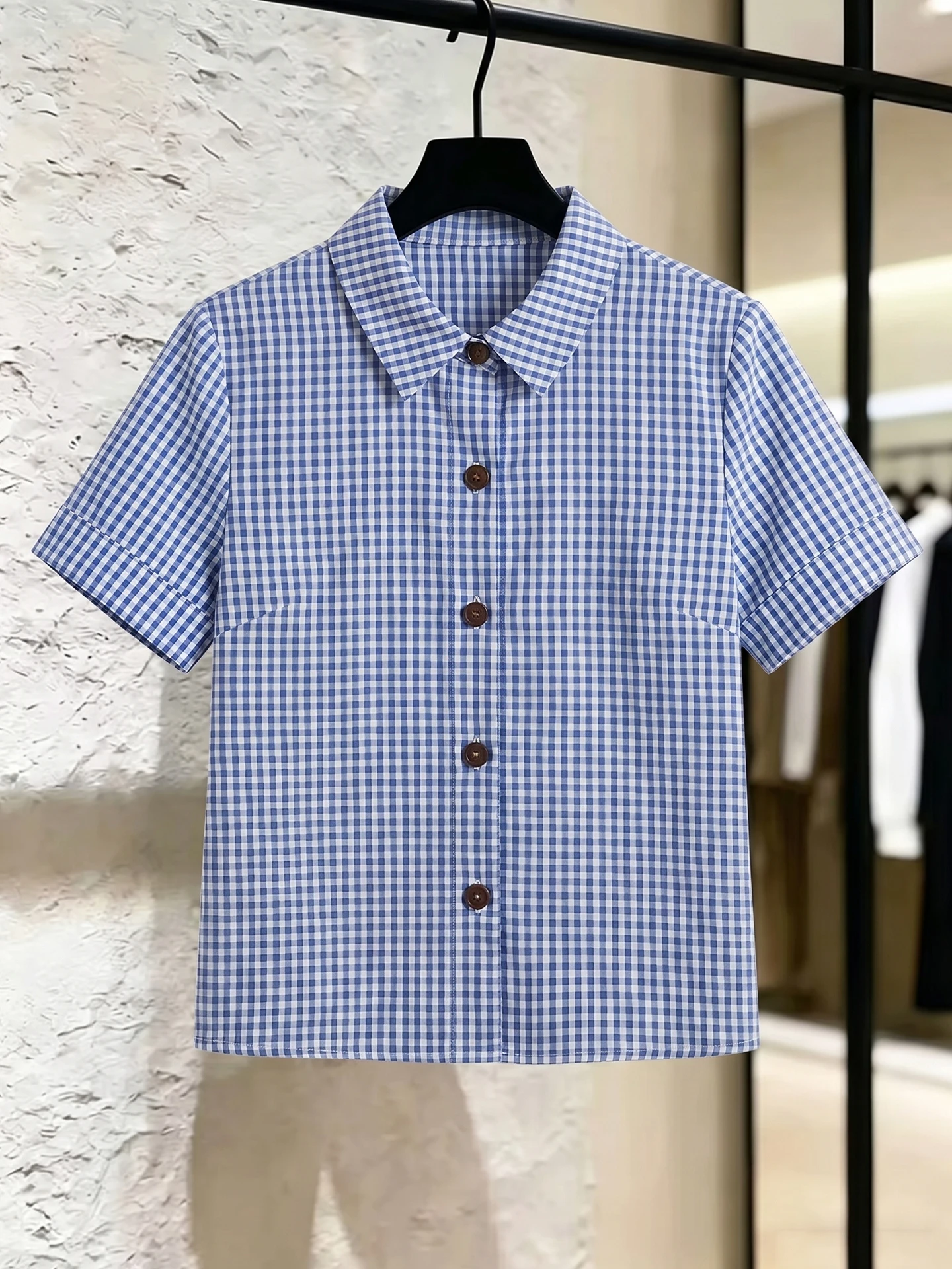 Korean Style Polka Dot Design Short Sleeve Shirt Women's Single Button Retro Fashion Summer Top Straight Cut Silk Material
Korean Style Polka Dot Design Short Sleeve Shirt Women's Single Button Retro Fashion Summer Top Straight Cut Silk Material