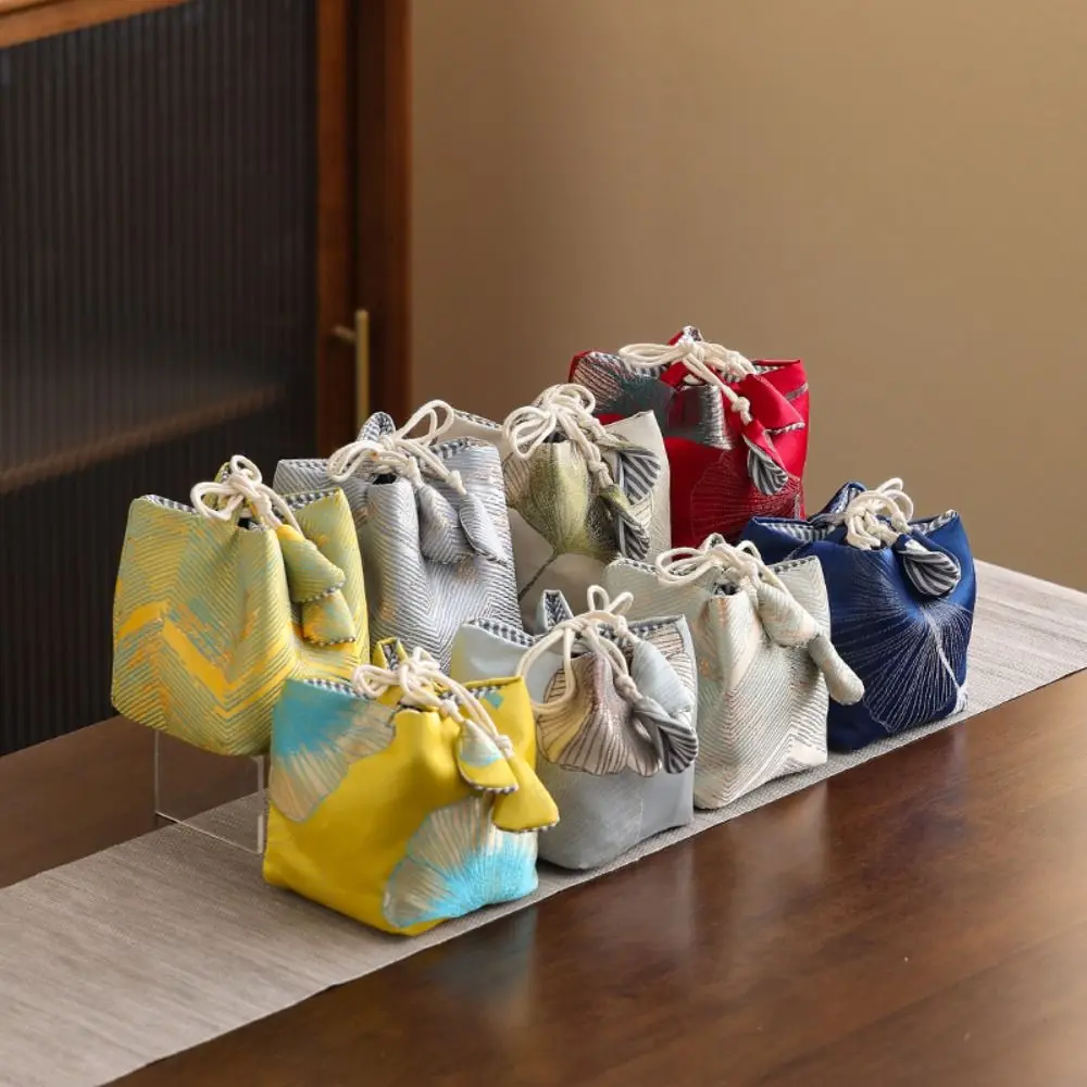 Chinese Style Teacup Drawstring Cloth Pouch Breakage-proof Print Small Item Pouch Portable Multifunctional Teaware Storage Bag
Chinese Style Teacup Drawstring Cloth Pouch Breakage-proof Print Small Item Pouch Portable Multifunctional Teaware Storage Bag