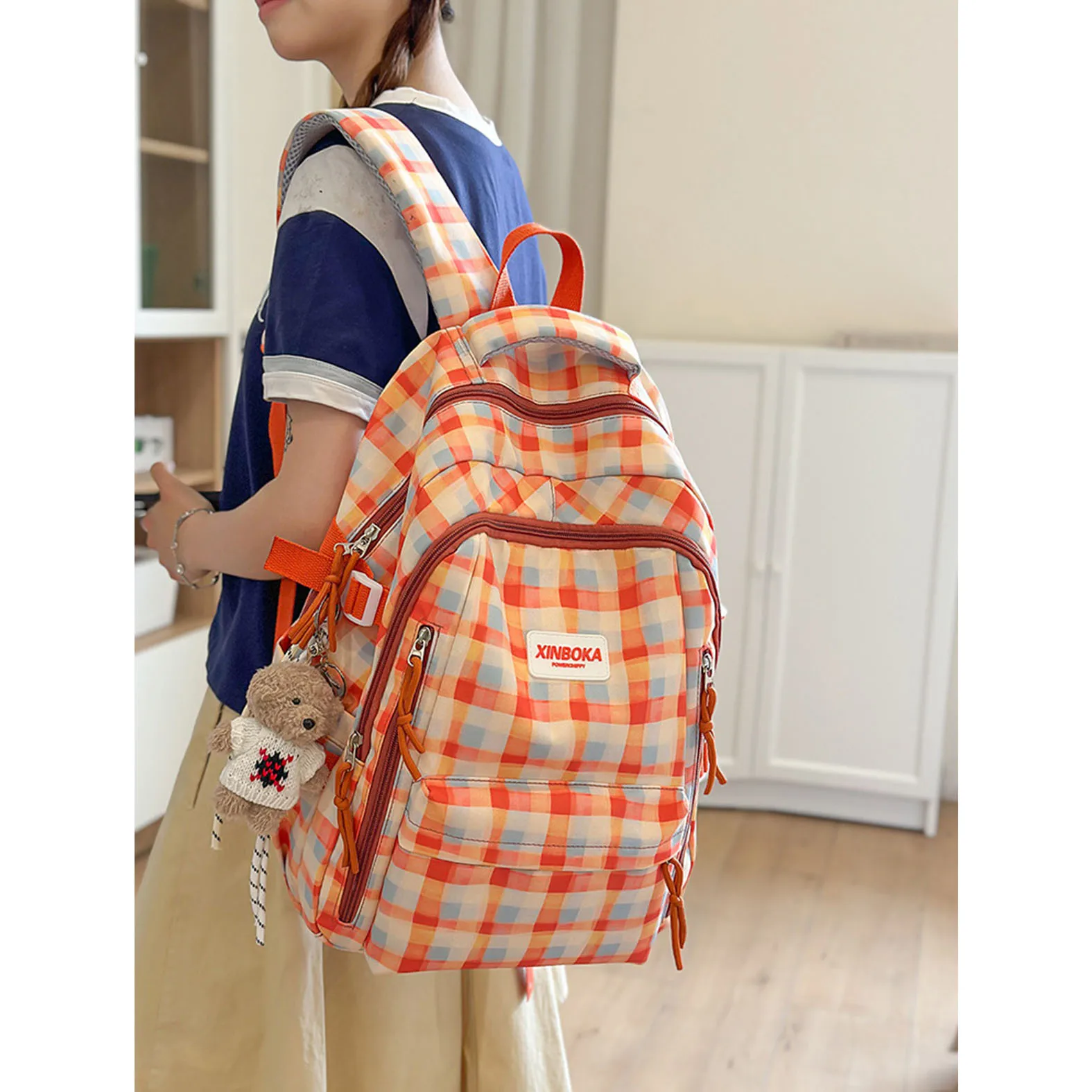 Lightweight backpack with Ins style for middle and high school, large capacity checkered backpack Korean version high aesthetics
Lightweight backpack with Ins style for middle and high school, large capacity checkered backpack Korean version high aesthetics