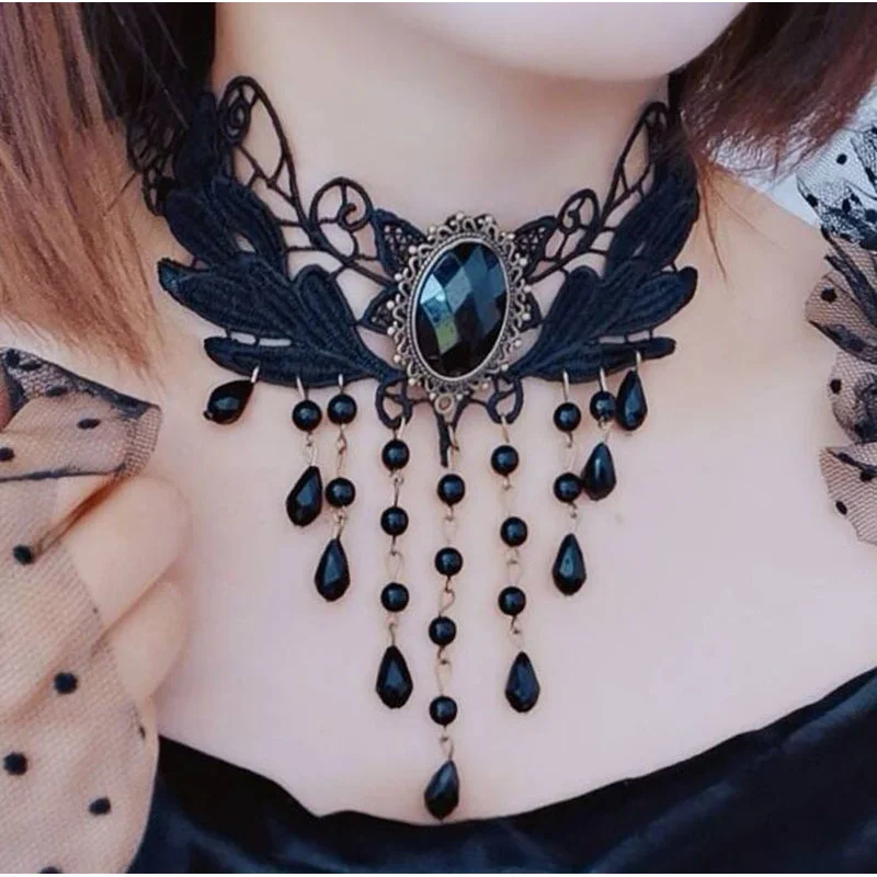 European And American Gothic Lace Collarbone Chain Women's Choker Simple Black Punk Accessory Collar
European And American Gothic Lace Collarbone Chain Women's Choker Simple Black Punk Accessory Collar