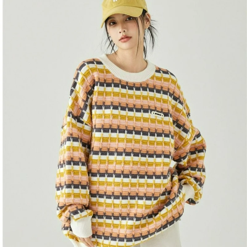 Полосатый тканый пуловер с цветными блоками для мужчин и женщин, осенний новый стиль, модный повседневный свободный вязаный свитер с круглым вырезом
Полосатый тканый пуловер с цветными блоками для мужчин и женщин, осенний новый стиль, модный повседневный свободный вязаный свитер с круглым вырезом