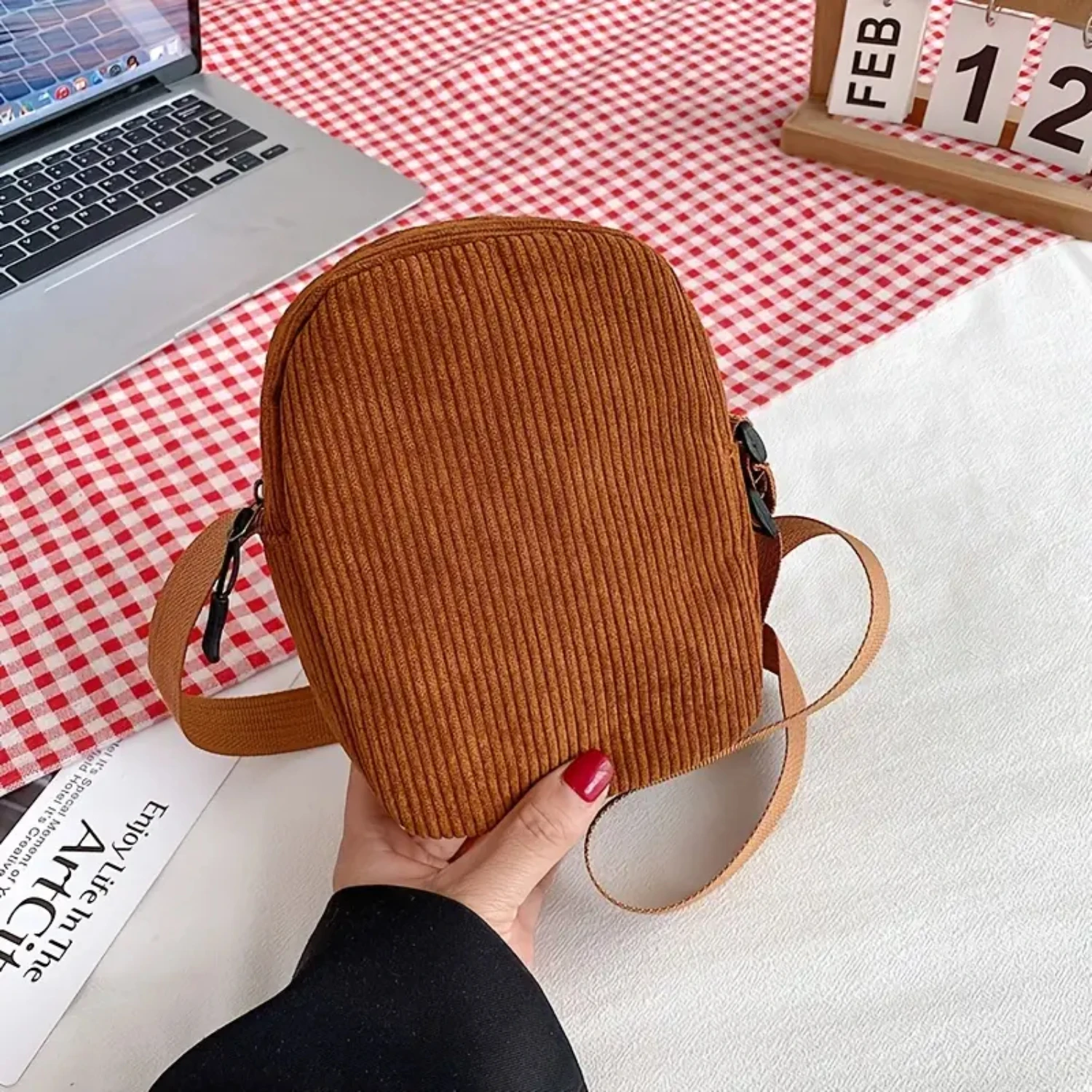Elegant and Stylish Simple Mini Corduroy Shoulder Bag for Women, Retro Striped Square Crossbody Purse, Small and Chic Phone Bag
Elegant and Stylish Simple Mini Corduroy Shoulder Bag for Women, Retro Striped Square Crossbody Purse, Small and Chic Phone Bag
