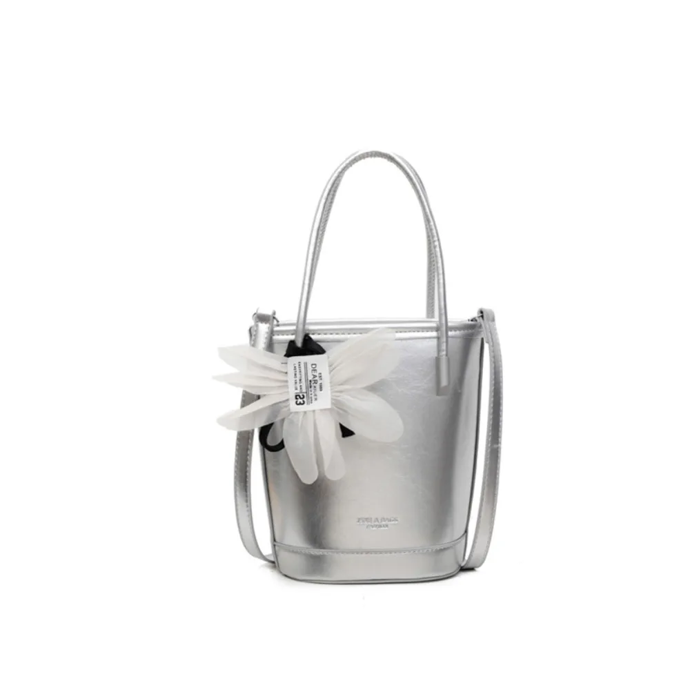 Fashionable Pu Leather Flower Bucket Bag Elegant Large Capacity Women's Handbag with Pendant Solid Color Crossbody Bag Travel
Fashionable Pu Leather Flower Bucket Bag Elegant Large Capacity Women's Handbag with Pendant Solid Color Crossbody Bag Travel
