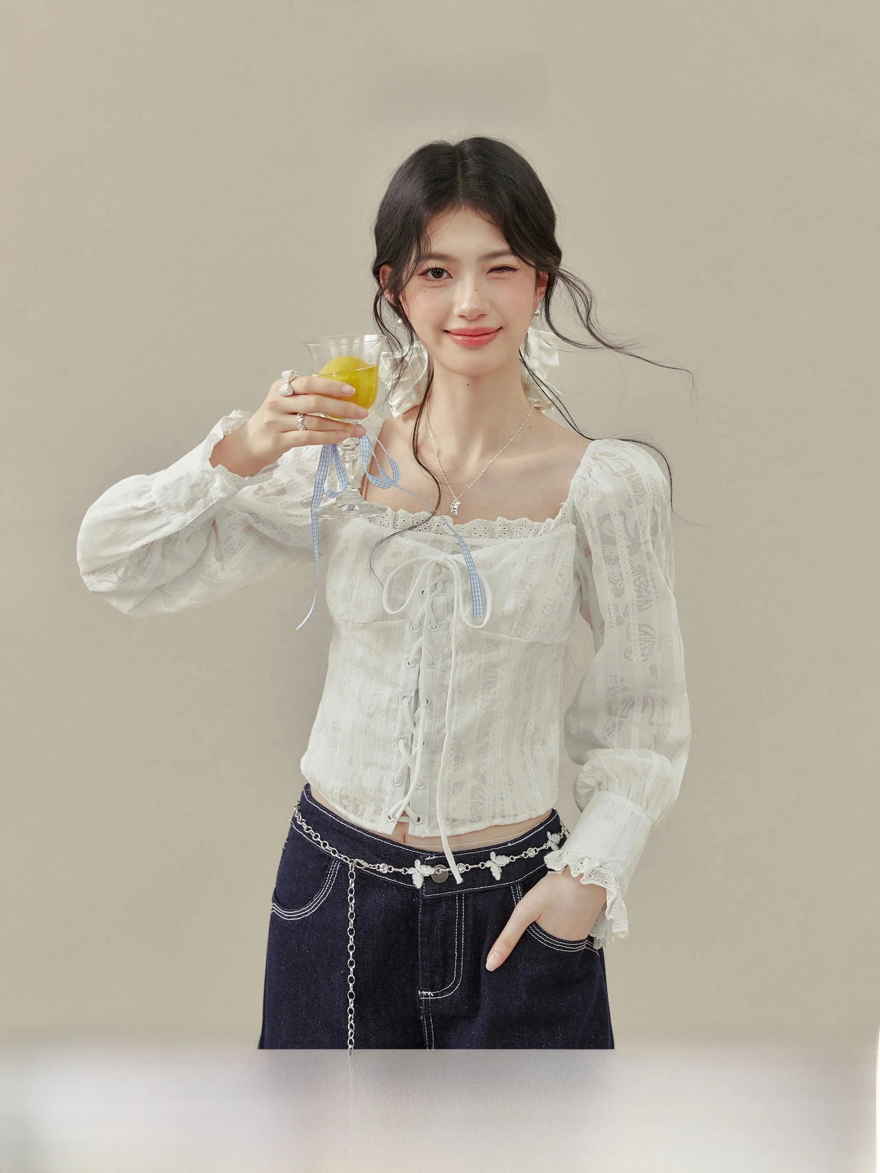 White Lace Trimmed Square Collar Shirt for Women Spring Season Loose Fit French Style Bubble Sleeve Shirt Non Deformable
White Lace Trimmed Square Collar Shirt for Women Spring Season Loose Fit French Style Bubble Sleeve Shirt Non Deformable