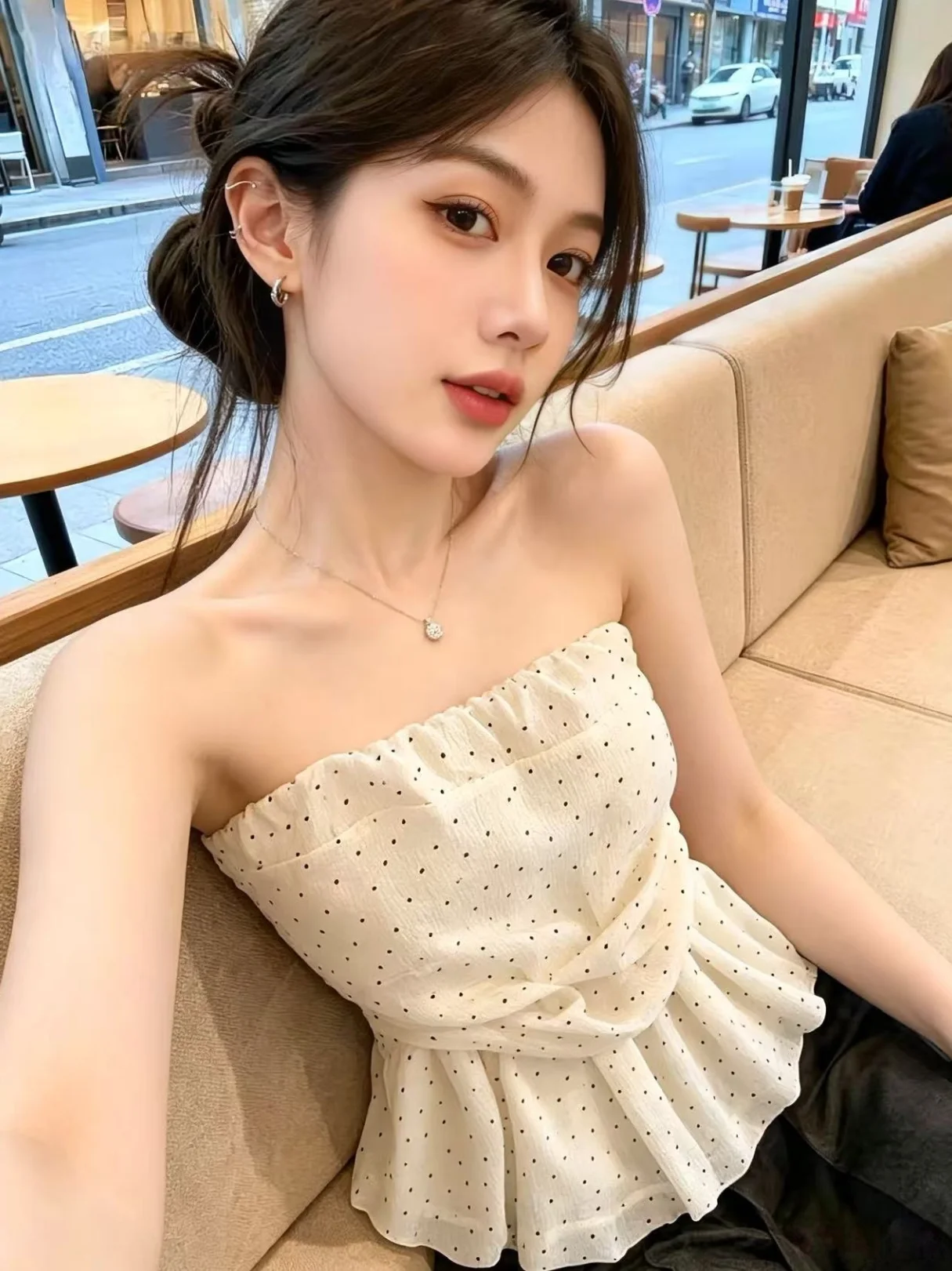 Sweet And Spicy Polka Dot Tube Top Vest Women's Summer New Style Waist Cinched Short Length Shirt Self Preservation Model
Sweet And Spicy Polka Dot Tube Top Vest Women's Summer New Style Waist Cinched Short Length Shirt Self Preservation Model
