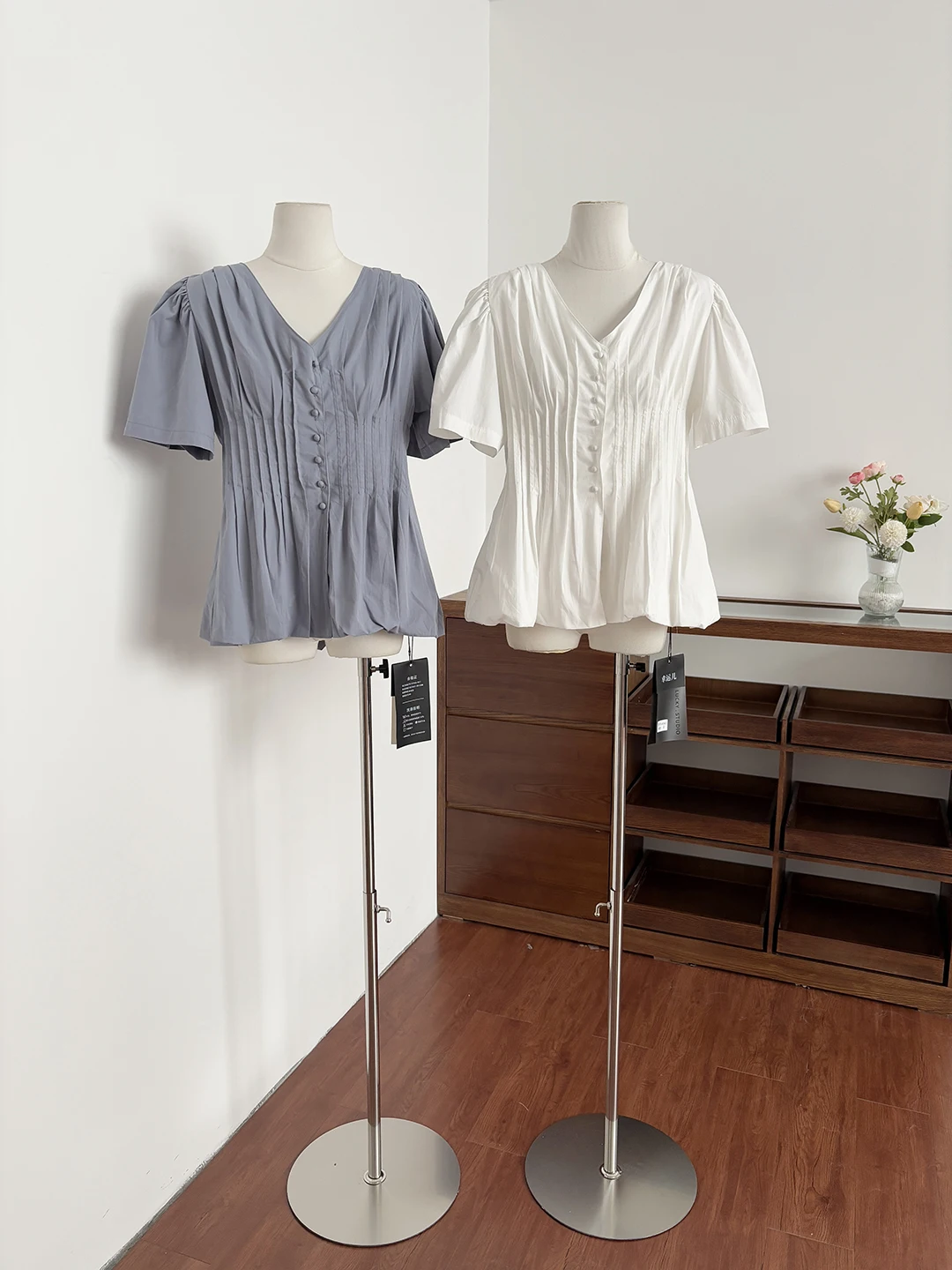 Fashionable Casual V-Neck Short Sleeve Shirt Women's Loose Slimming Top Summer 2026 New Style Polyester Fiber Commute Style
Fashionable Casual V-Neck Short Sleeve Shirt Women's Loose Slimming Top Summer 2026 New Style Polyester Fiber Commute Style
