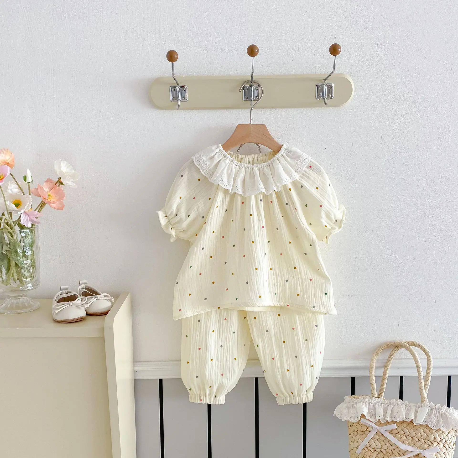 2025 Summer New Children Short Sleeve Home Clothes Set Girls Cute Lace Collar Tops + Pants 2pcs Suit Kids Thin Pajamas Outfits
2025 Summer New Children Short Sleeve Home Clothes Set Girls Cute Lace Collar Tops + Pants 2pcs Suit Kids Thin Pajamas Outfits
