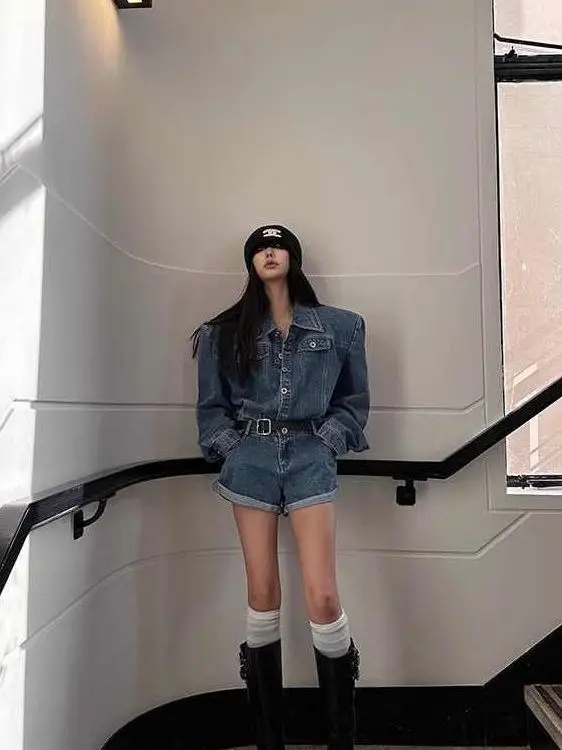 Синий джинсовый комбинезон, брюки, женский модный весенний костюм с высокой талией, прямые брюки, комбинезон из смеси хлопка
Синий джинсовый комбинезон, брюки, женский модный весенний костюм с высокой талией, прямые брюки, комбинезон из смеси хлопка