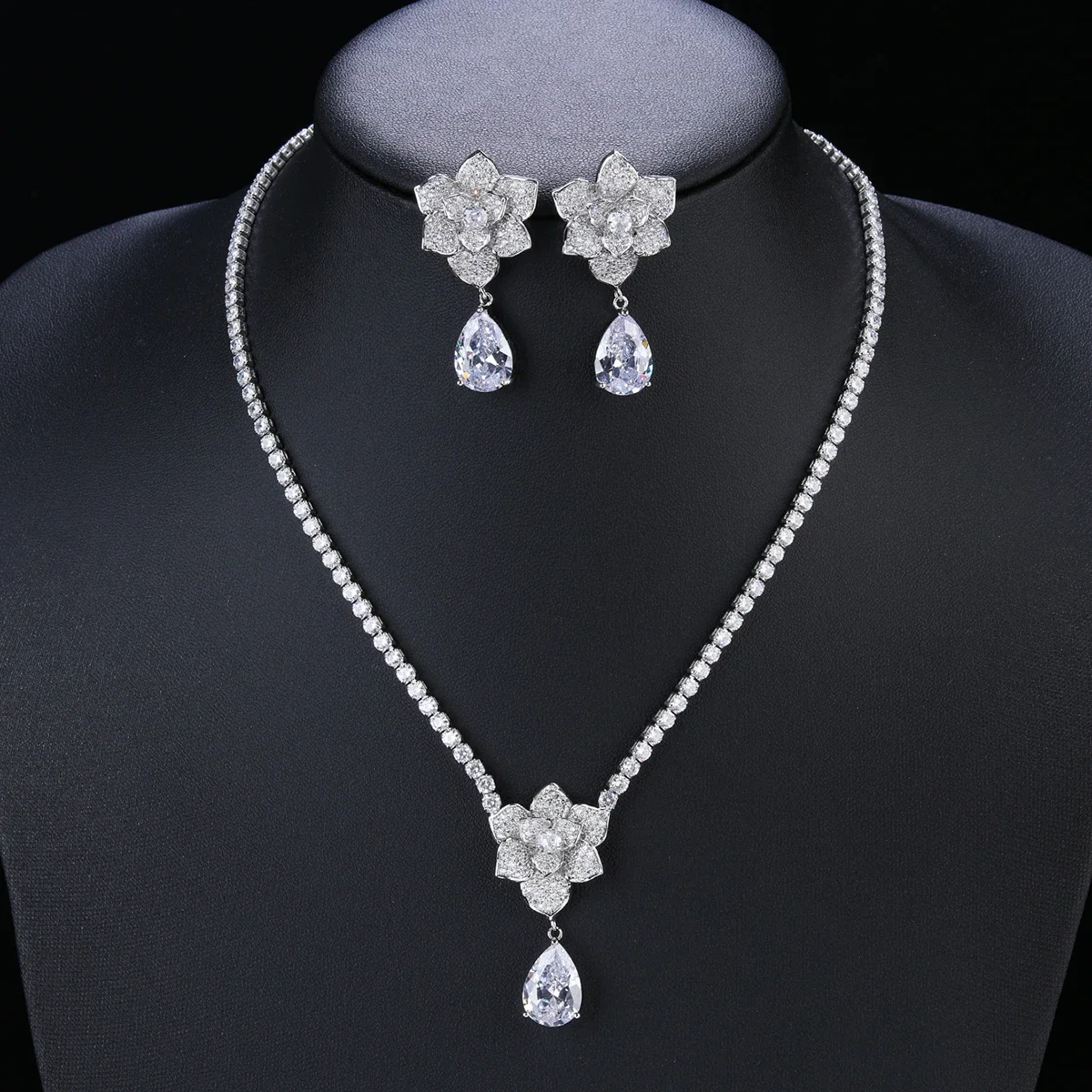 Fashion Simple 4 Colors CZ Shiny Cubic Zirconia Wedding Party Flower Pendat Necklace Earrings Jewelry Set CN10868
Fashion Simple 4 Colors CZ Shiny Cubic Zirconia Wedding Party Flower Pendat Necklace Earrings Jewelry Set CN10868