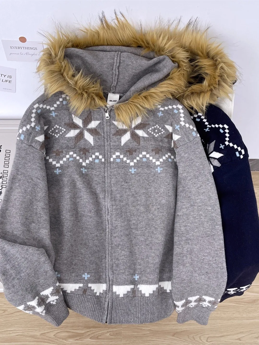 Retro Knitted Sweater with Large Fur Collar for Men And Women Winter Hooded Open Cardigan American Casual Couples Coat
Retro Knitted Sweater with Large Fur Collar for Men And Women Winter Hooded Open Cardigan American Casual Couples Coat