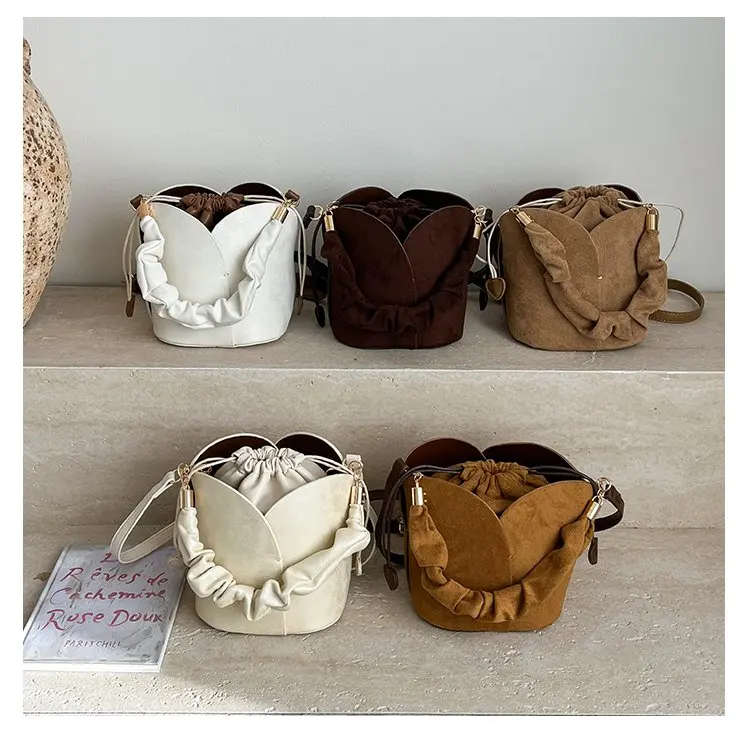 Simple Luxury Vintage Messenger And Popular Designer Diaper Bags For Women Elegant Leather Tote Bag
Simple Luxury Vintage Messenger And Popular Designer Diaper Bags For Women Elegant Leather Tote Bag