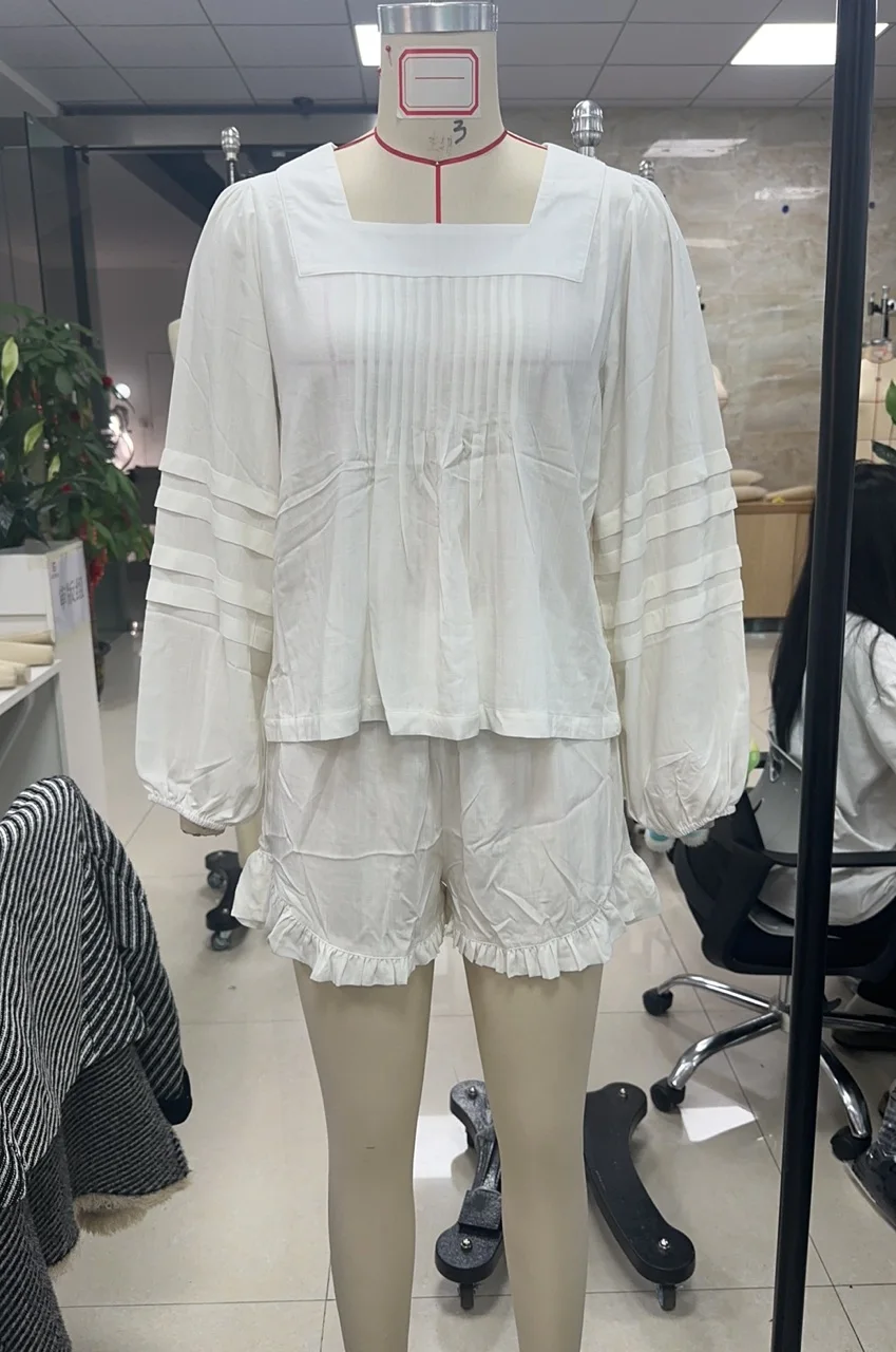 Women’s Casual 2 Piece Outfits Long Sleeve Square Neck Tops + Ruffle Shorts Set Loungewear
Women’s Casual 2 Piece Outfits Long Sleeve Square Neck Tops + Ruffle Shorts Set Loungewear