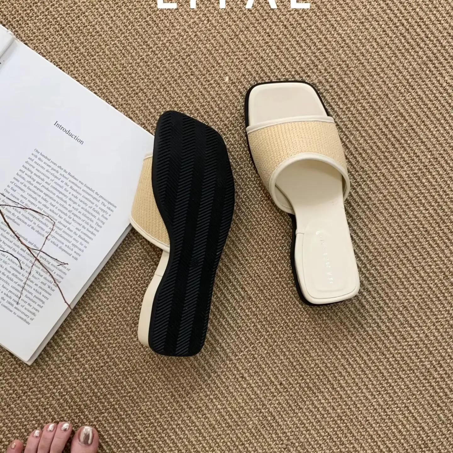 Casual Slides for Indoor Outdoor Daily Wear Comfortable Lightweight Women Slippers Wedges Platform Beach Thick Sole Slides Mujer
Casual Slides for Indoor Outdoor Daily Wear Comfortable Lightweight Women Slippers Wedges Platform Beach Thick Sole Slides Mujer