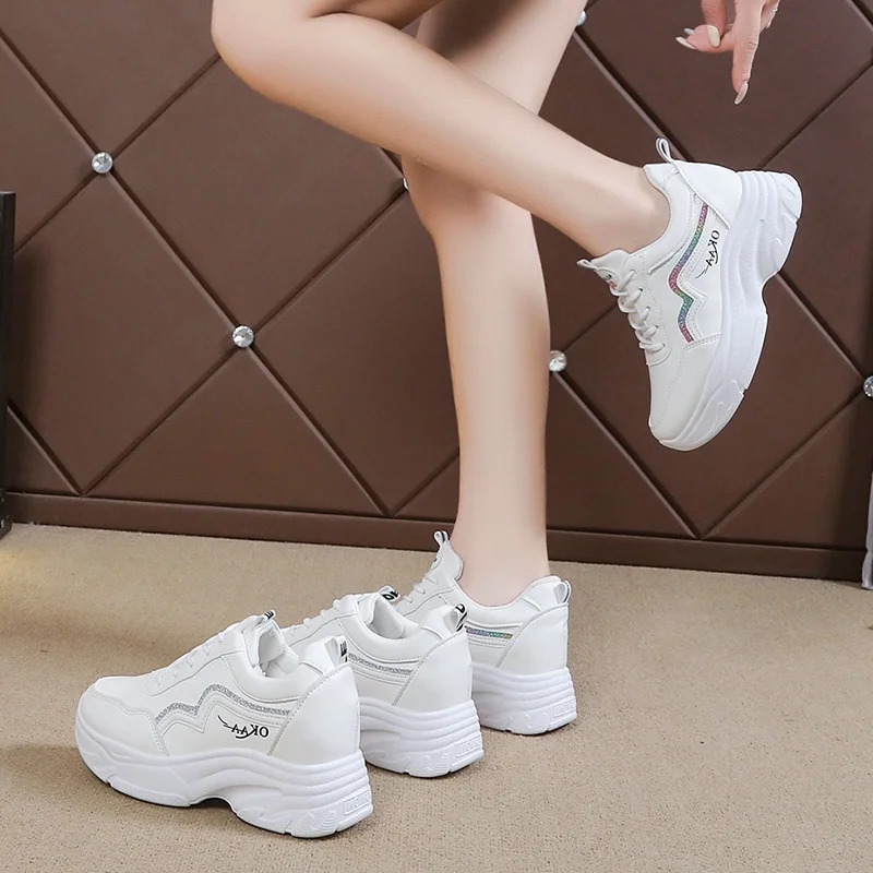 Новые модные сексуальные нескользящие повседневные кроссовки с круглой головкой на толстой подошве, весенне-осенние удобные прогулочные туфли на шнуровке для женщин
Новые модные сексуальные нескользящие повседневные кроссовки с круглой головкой на толстой подошве, весенне-осенние удобные прогулочные туфли на шнуровке для женщин