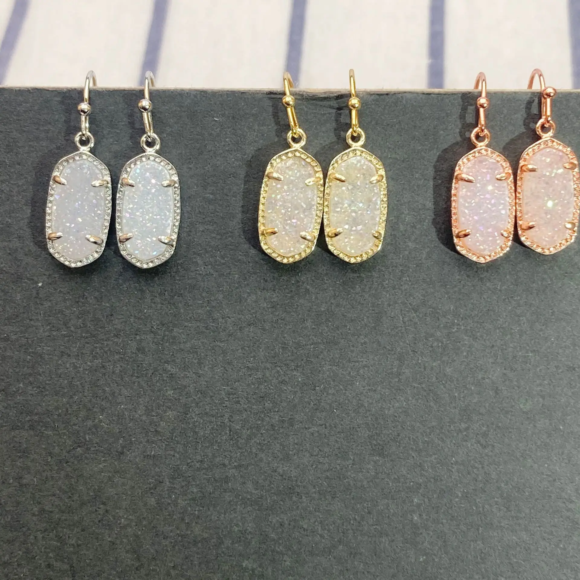 KS European and American New Retro Elegant Gorgeous Chic Versatile Natural Agate Crystal Rose Gold Women's Stud Earrings
KS European and American New Retro Elegant Gorgeous Chic Versatile Natural Agate Crystal Rose Gold Women's Stud Earrings