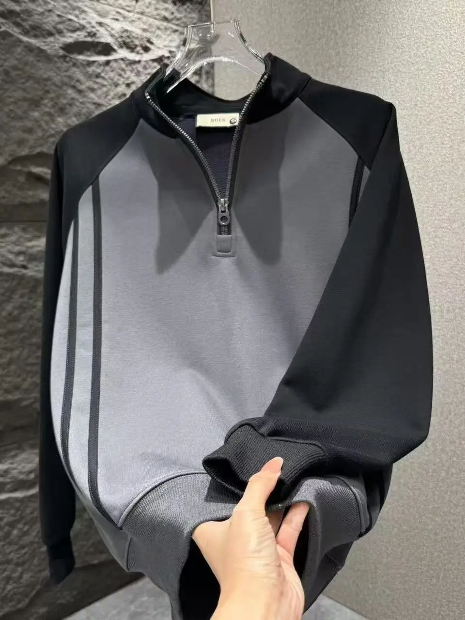 Thickened Fleece Hoodie Sweatshirt Men's Long Sleeve Zipper Splicing Warm Casual Style Stand Collar Base Shirt Autumn Winter
Thickened Fleece Hoodie Sweatshirt Men's Long Sleeve Zipper Splicing Warm Casual Style Stand Collar Base Shirt Autumn Winter
