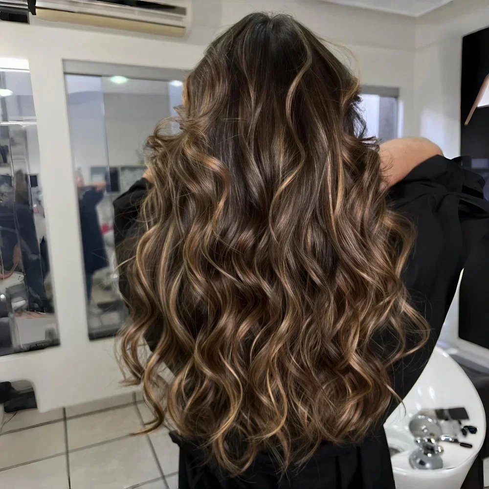 Термостойкий синтетический парик с кружевной передней частью, темно-русый с блонд-оттенками, 24 дюйма, пышный волнистый парик для женщин, 13x4, реалистичный вид.
Термостойкий синтетический парик с кружевной передней частью, темно-русый с блонд-оттенками, 24 дюйма, пышный волнистый парик для женщин, 13x4, реалистичный вид.