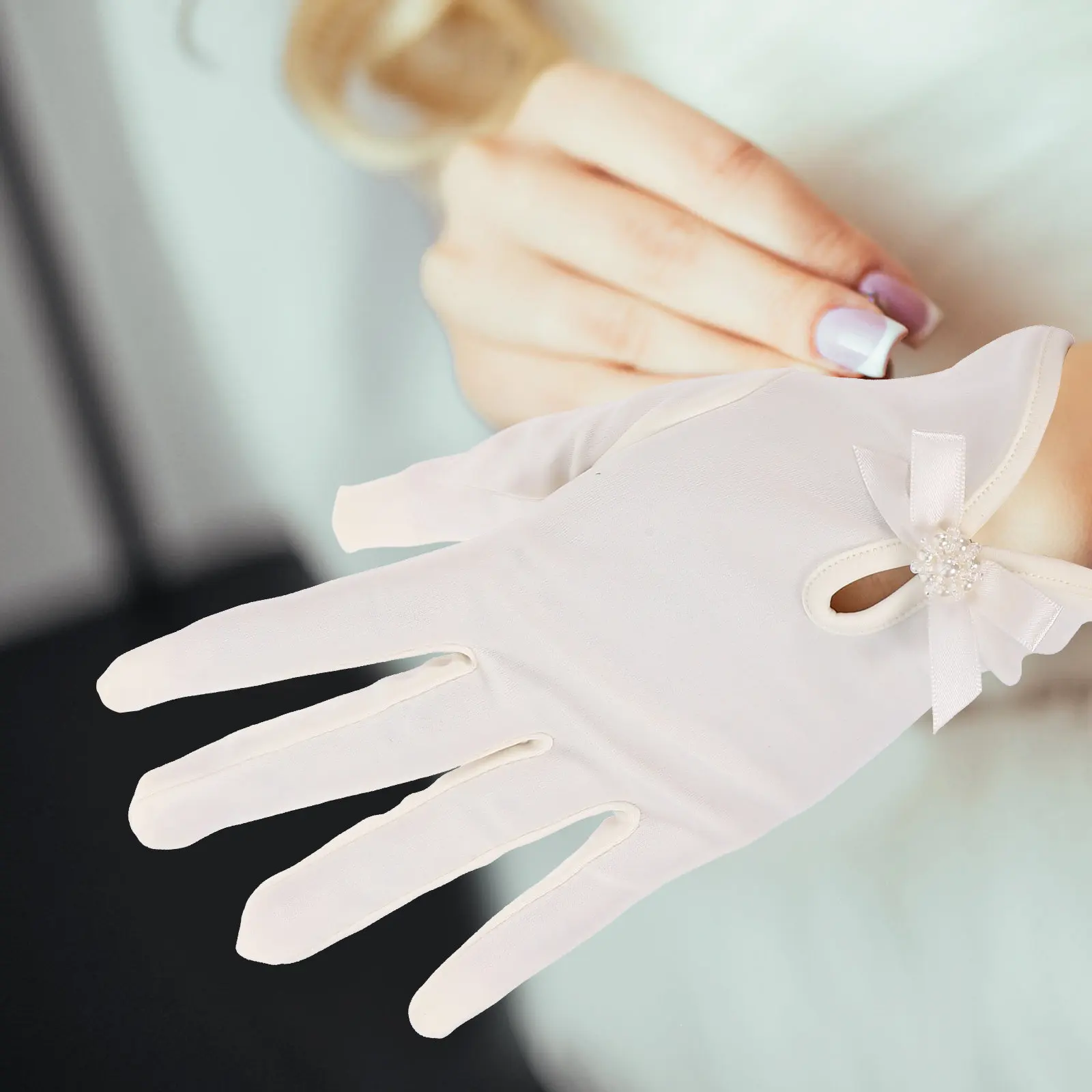 1Pair White Short Wedding Bride Gloves Elegant Bowknot Fake Pearl Bridal Party Banquet Accessories Gloves for Wedding
1Pair White Short Wedding Bride Gloves Elegant Bowknot Fake Pearl Bridal Party Banquet Accessories Gloves for Wedding