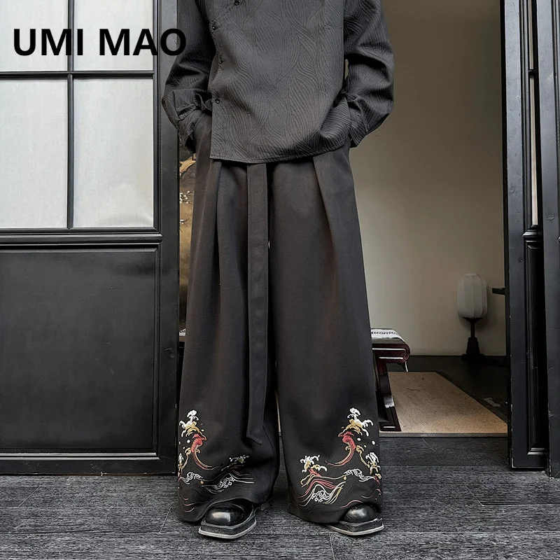 Темные брюки UMI MAO Yamamoto, зимняя одежда, Новые широкие брюки с вышивкой, мужские повседневные универсальные модные штаны для пола
Темные брюки UMI MAO Yamamoto, зимняя одежда, Новые широкие брюки с вышивкой, мужские повседневные универсальные модные штаны для пола