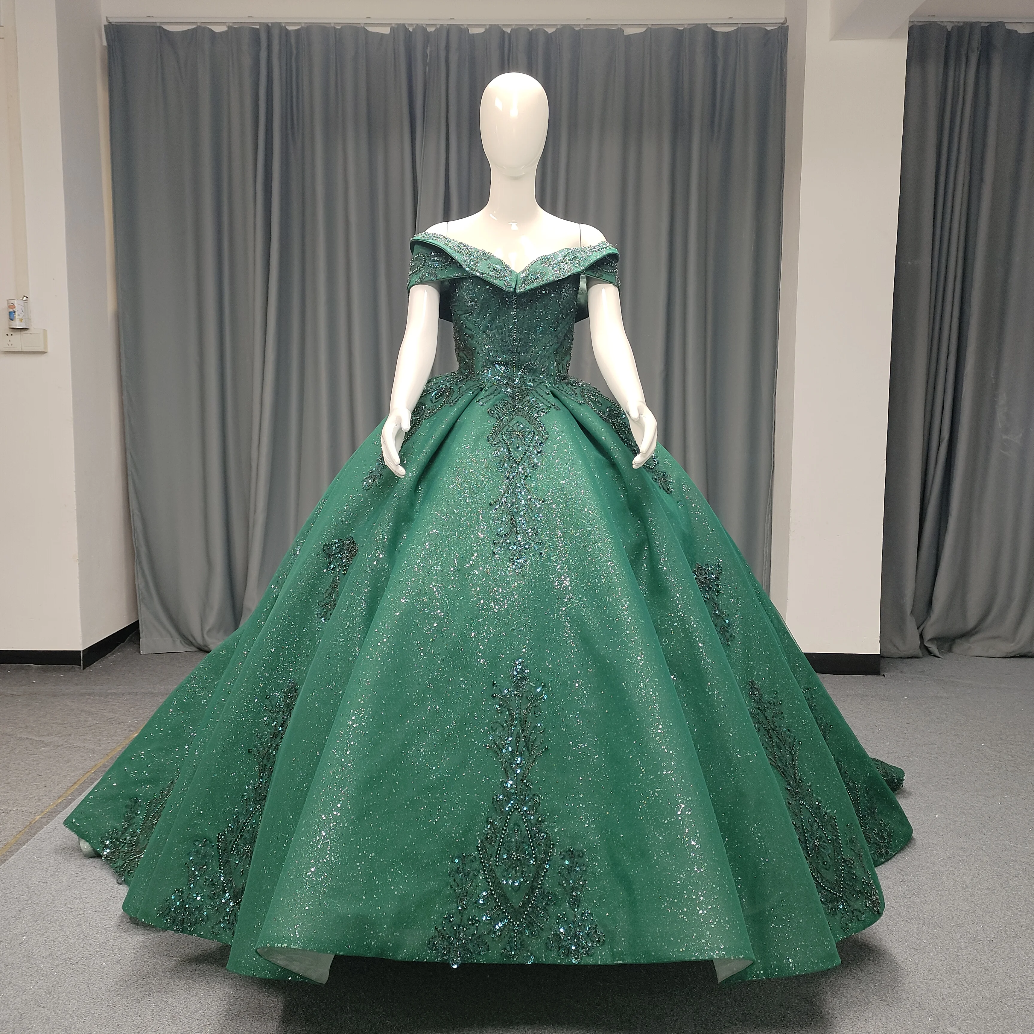 Очаровательное блестящее платье для квинсеаньеры, вечернее платье принцессы из органзы с кристаллами, без бретелей, для 16 лет, vestido de 15 quinceañera
Очаровательное блестящее платье для квинсеаньеры, вечернее платье принцессы из органзы с кристаллами, без бретелей, для 16 лет, vestido de 15 quinceañera