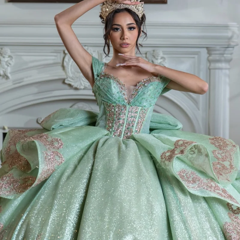Shiny Green Quinceanera Dress off-shoulder Glitter Crystal Decal Long tail Bow vestidos de 15 Quinceanera Customize
Shiny Green Quinceanera Dress off-shoulder Glitter Crystal Decal Long tail Bow vestidos de 15 Quinceanera Customize