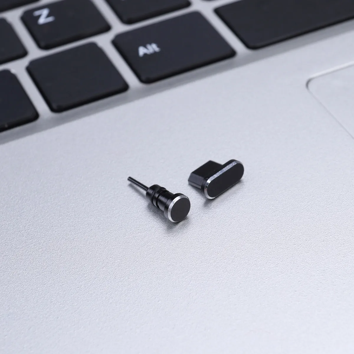 2Pcs 3.5mm Headphone Jack Plug Micro USB Port Dust Plug Set Space Aluminum Alloy Anti-Dust Splash Lint Sand Protection for S7 S7
2Pcs 3.5mm Headphone Jack Plug Micro USB Port Dust Plug Set Space Aluminum Alloy Anti-Dust Splash Lint Sand Protection for S7 S7
