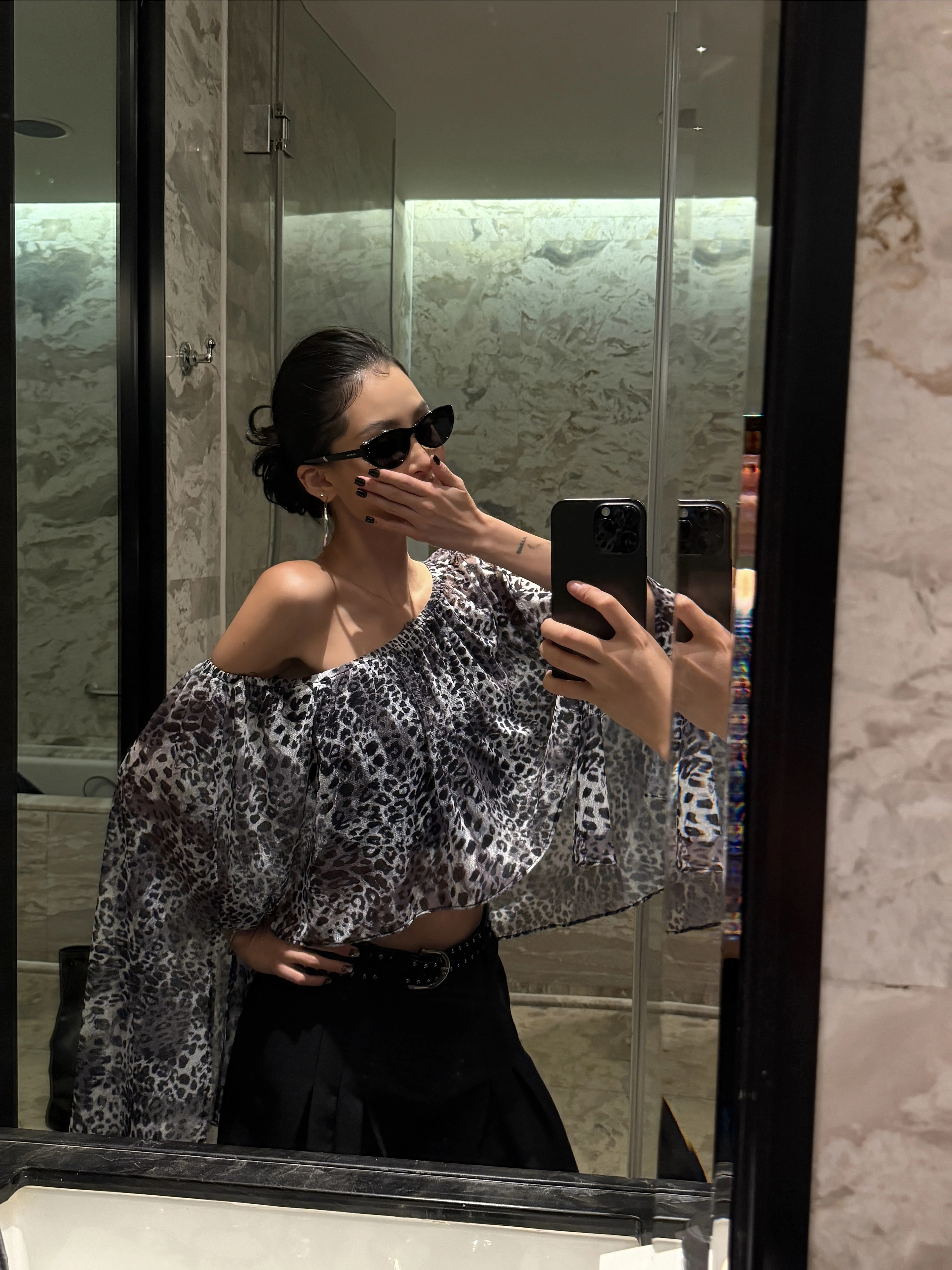 STYLMW Jingzi Summer New Loose Shoulder Shawl Women's Polyester Chiffon Top Street Style Long Sleeve Leopard Print Blouse
STYLMW Jingzi Summer New Loose Shoulder Shawl Women's Polyester Chiffon Top Street Style Long Sleeve Leopard Print Blouse