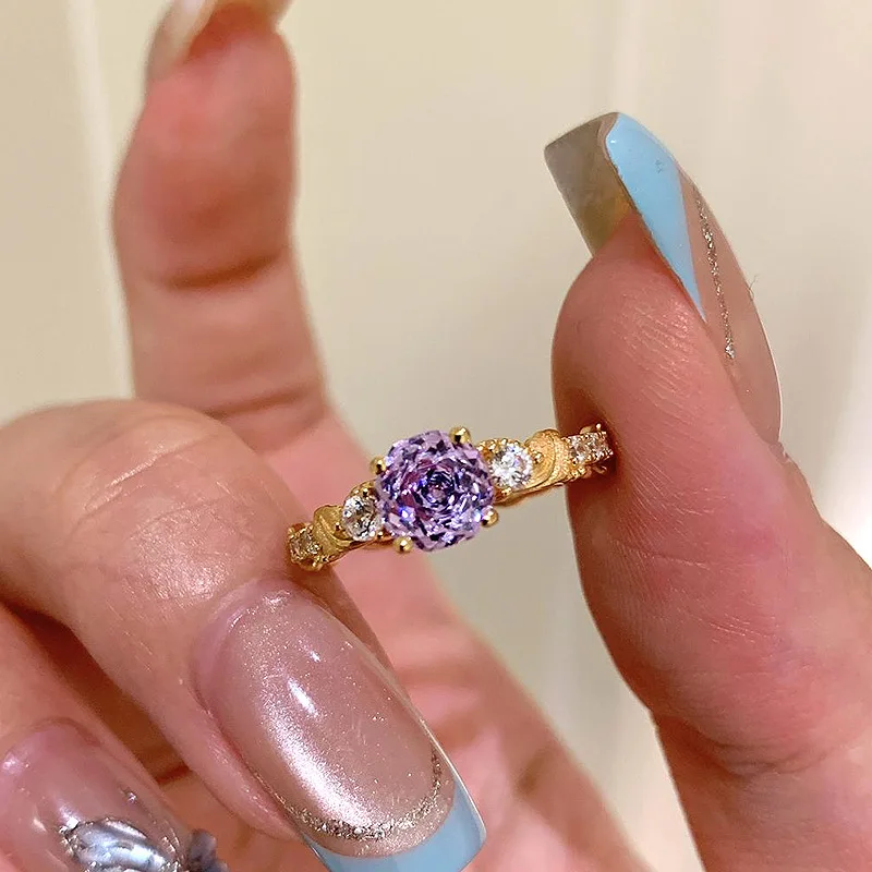 Модное элегантное кольцо с фиолетовым цирконом, гальваническое покрытие, регулируемое, стильное украшение
Модное элегантное кольцо с фиолетовым цирконом, гальваническое покрытие, регулируемое, стильное украшение