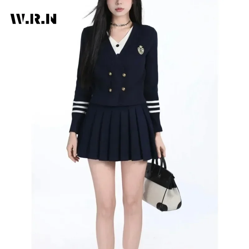 2025 Autumn Preppy Style 2 Piece Set Women V-neck Double Breasted Cardigan + Pleated Skirt Sweet Style Two Piece Suit Skirt Set
2025 Autumn Preppy Style 2 Piece Set Women V-neck Double Breasted Cardigan + Pleated Skirt Sweet Style Two Piece Suit Skirt Set